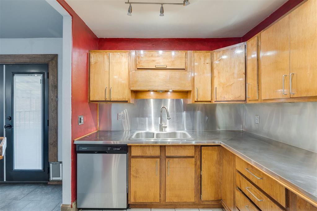 2527 NW 62nd Street Unit: 214