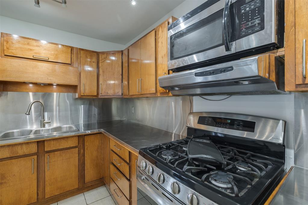 2527 NW 62nd Street Unit: 214