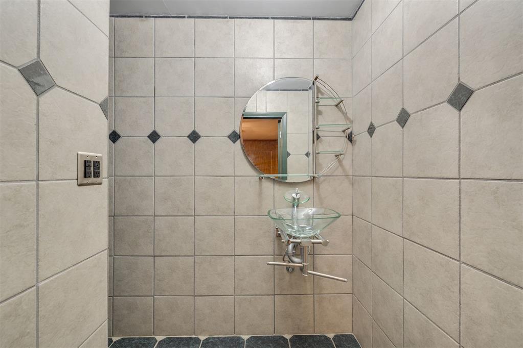 2527 NW 62nd Street Unit: 214