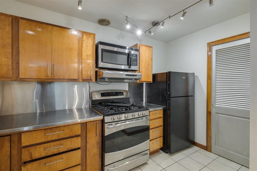 2527 NW 62nd Street Unit: 214