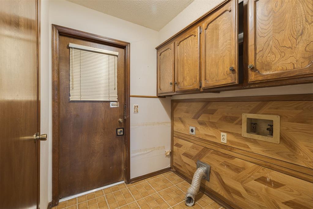 2904 Shadybrook Drive