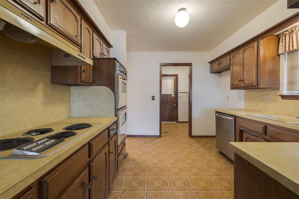 2904 Shadybrook Drive