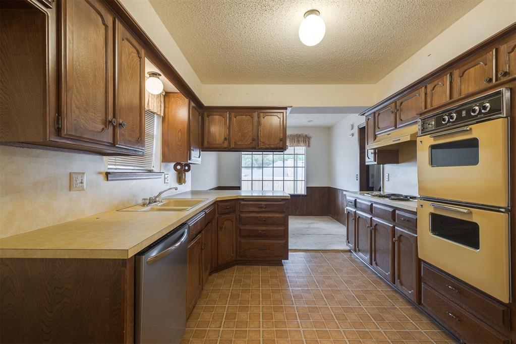 2904 Shadybrook Drive