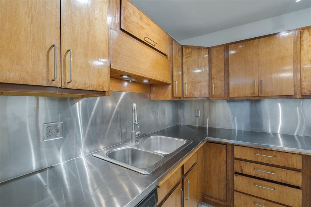 2527 NW 62nd Street Unit: 214
