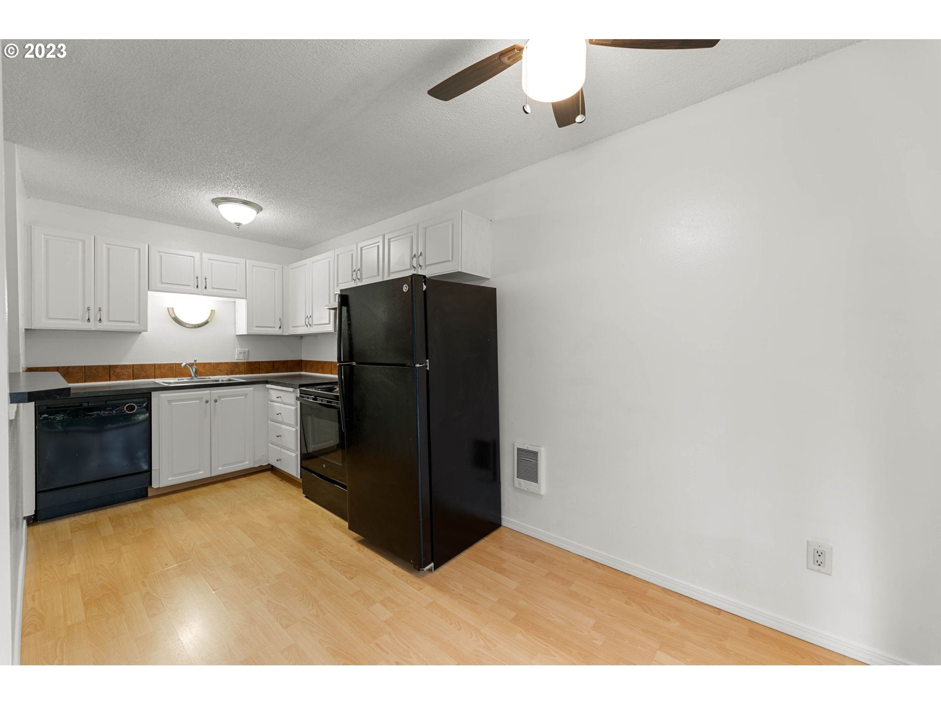 200 SW FLORENCE AVE I-11