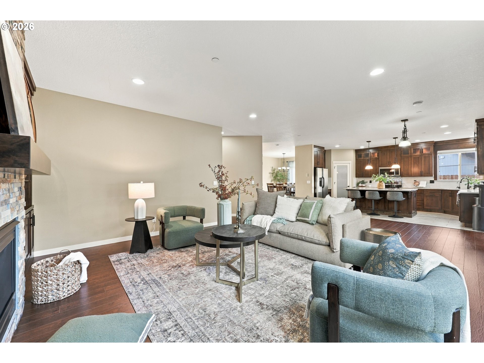 636 SW SIERRA ST