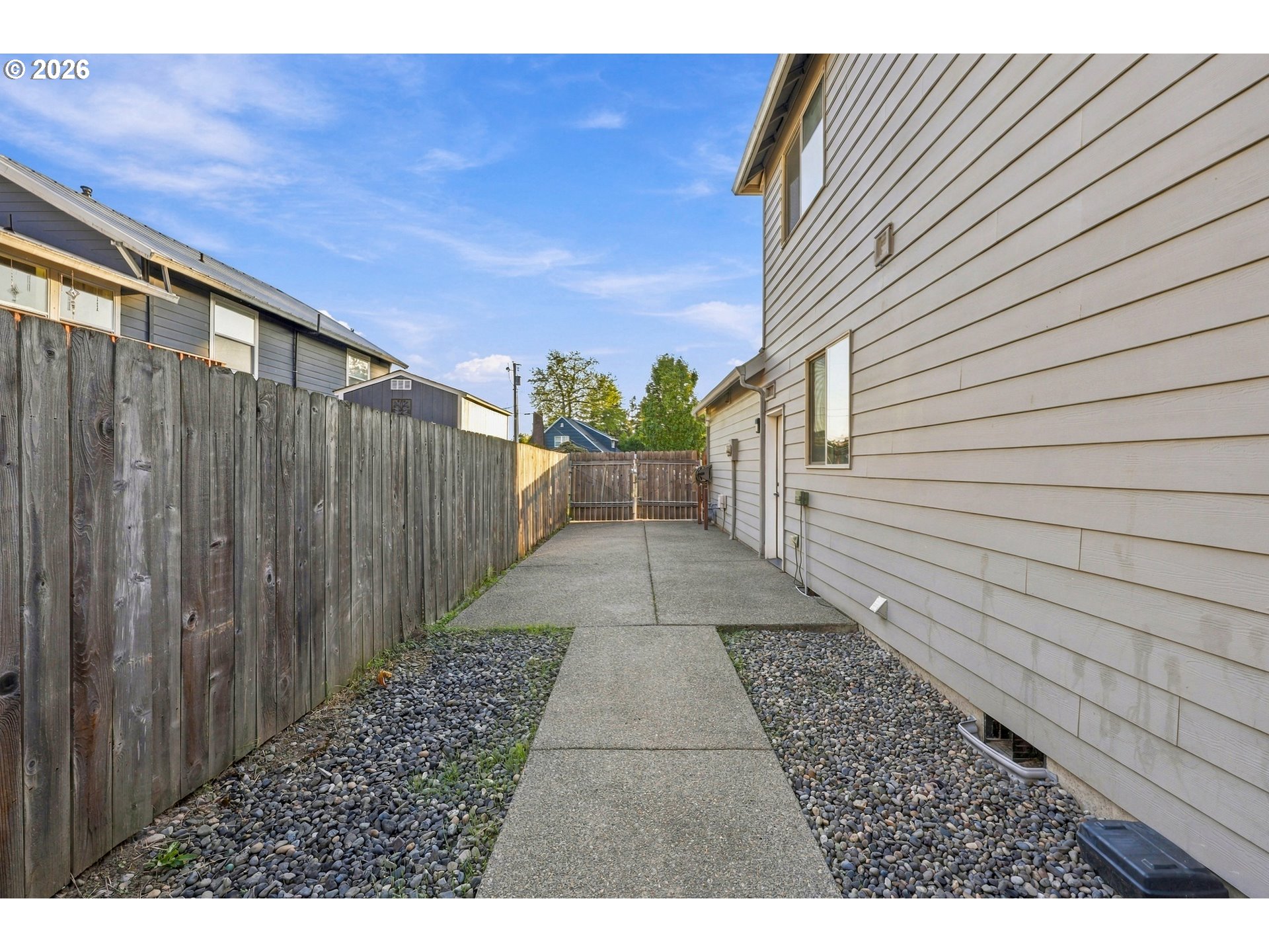 636 SW SIERRA ST