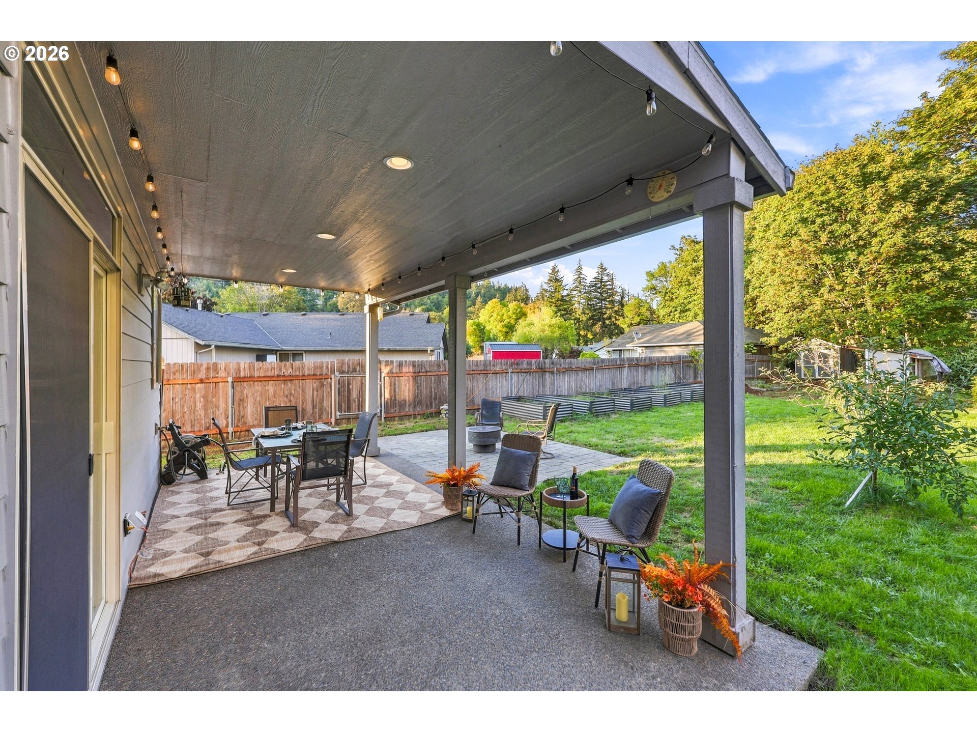 636 SW SIERRA ST