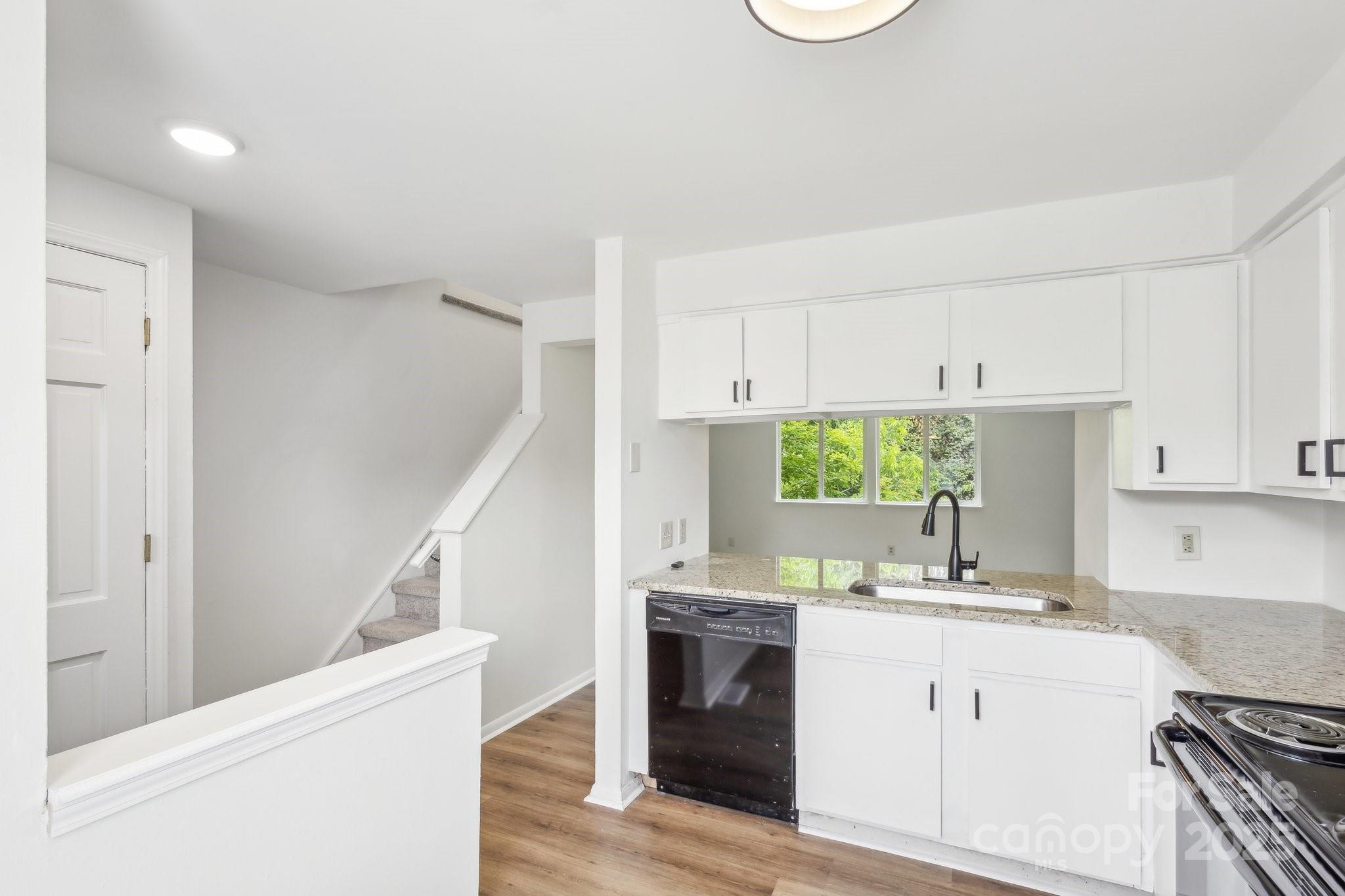 9424 Lexington Circle Unit: F