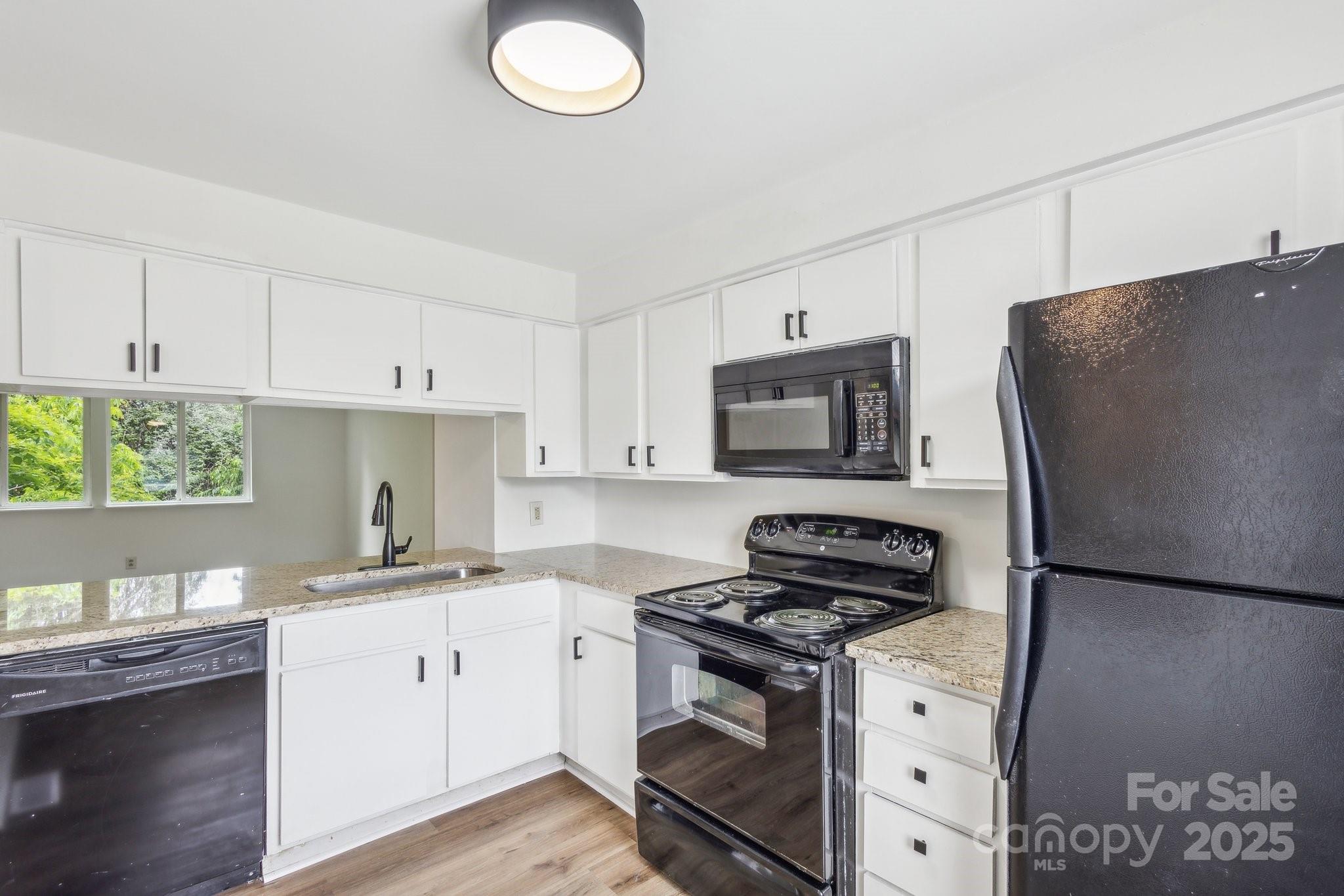 9424 Lexington Circle Unit: F