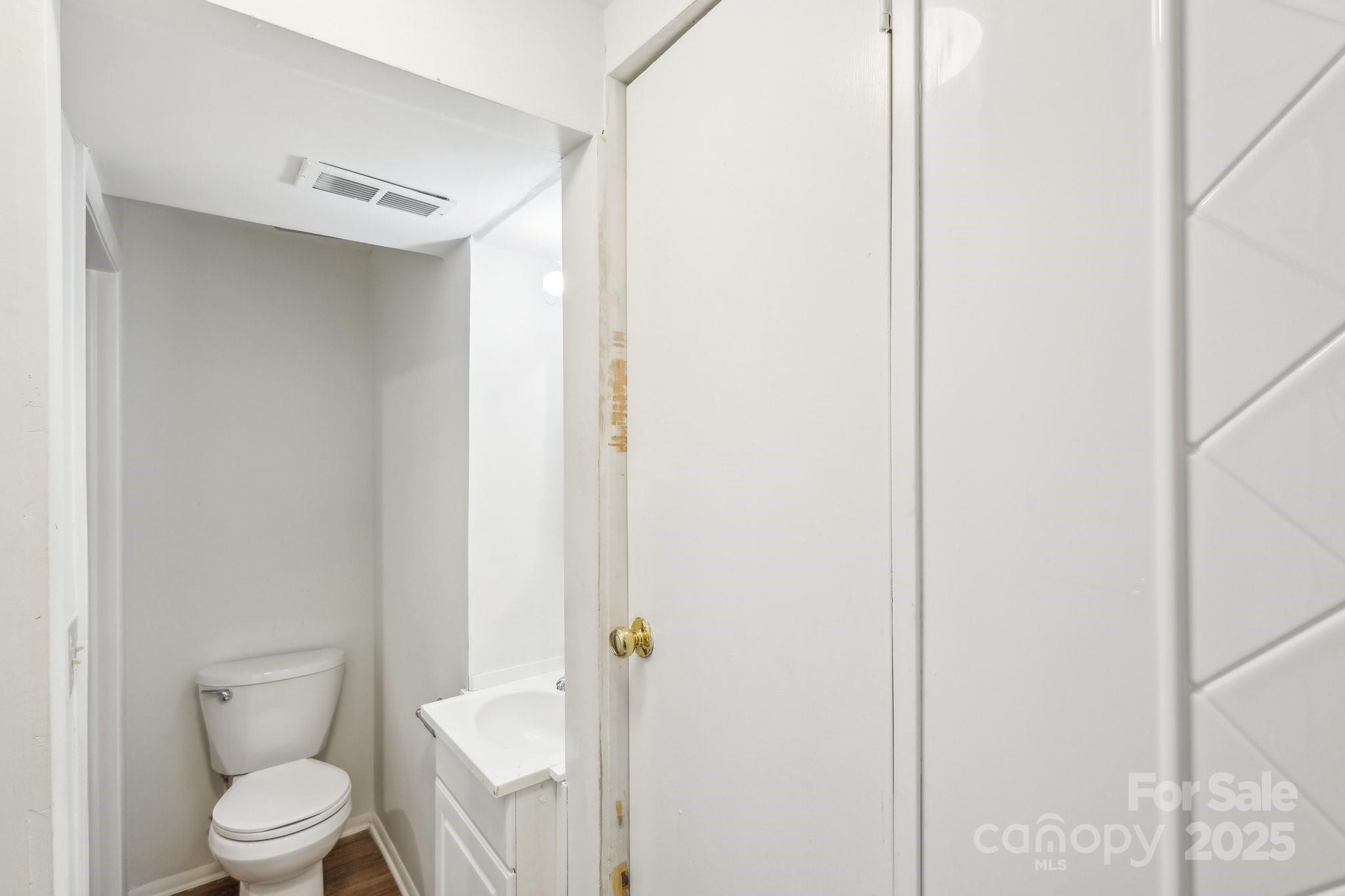 9424 Lexington Circle Unit: F