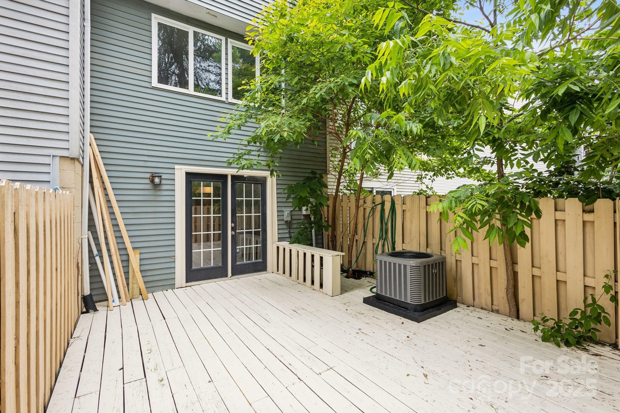 9424 Lexington Circle Unit: F