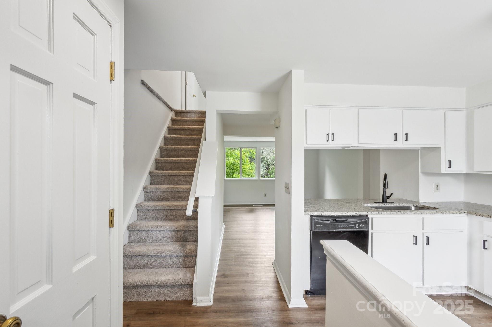 9424 Lexington Circle Unit: F