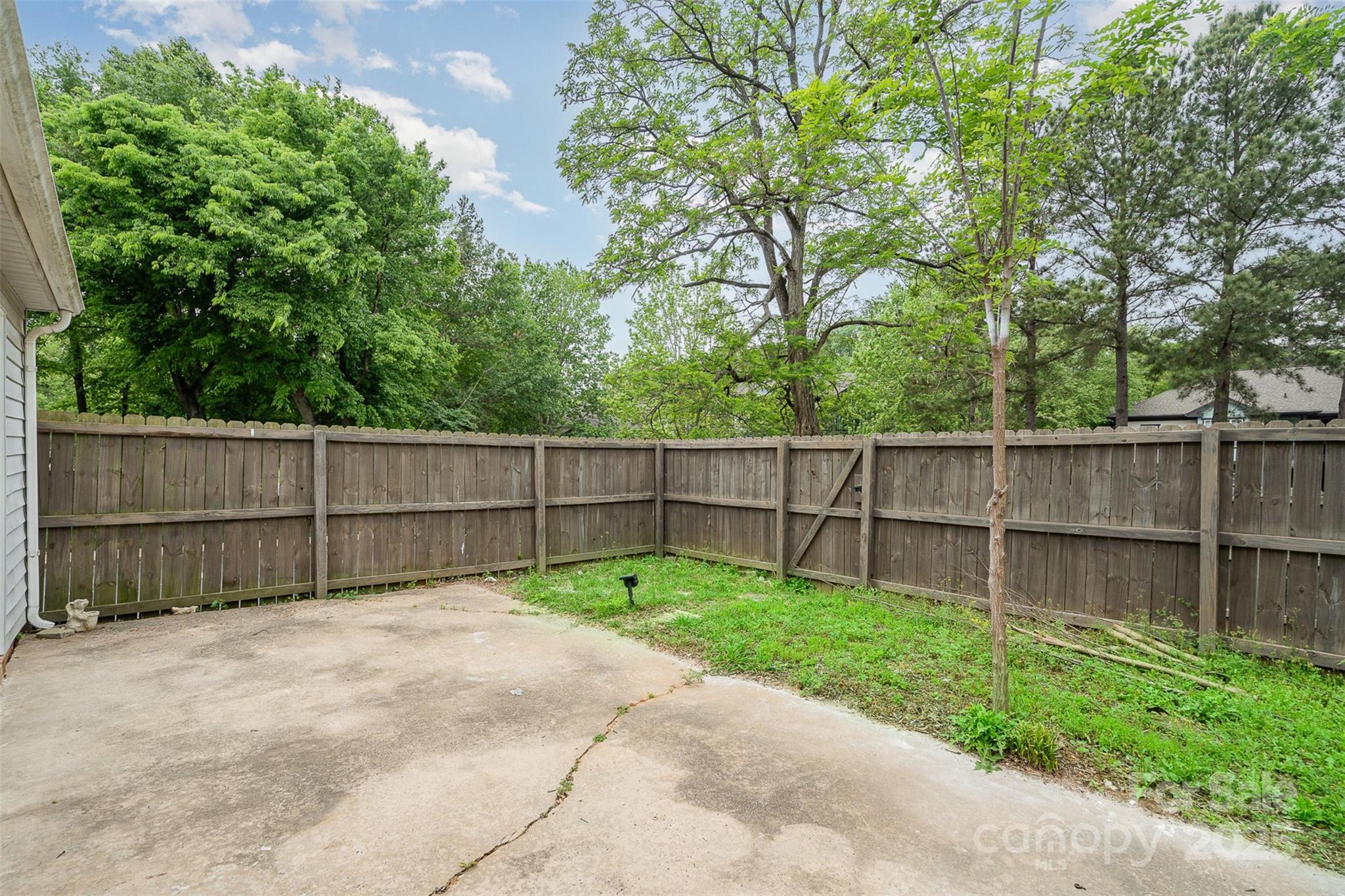 8325 Knights Bridge Road