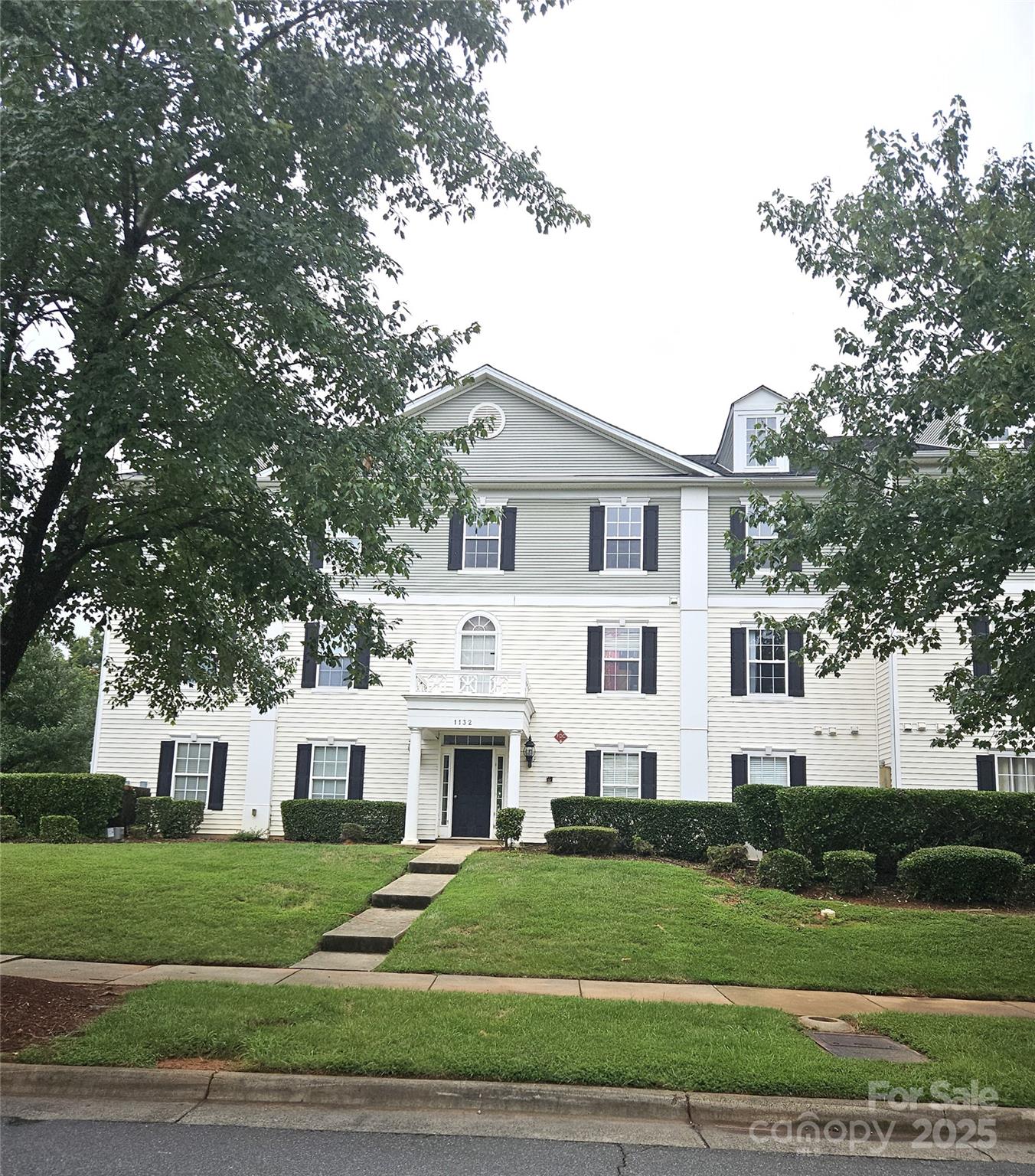 1162 Plaza Walk Drive