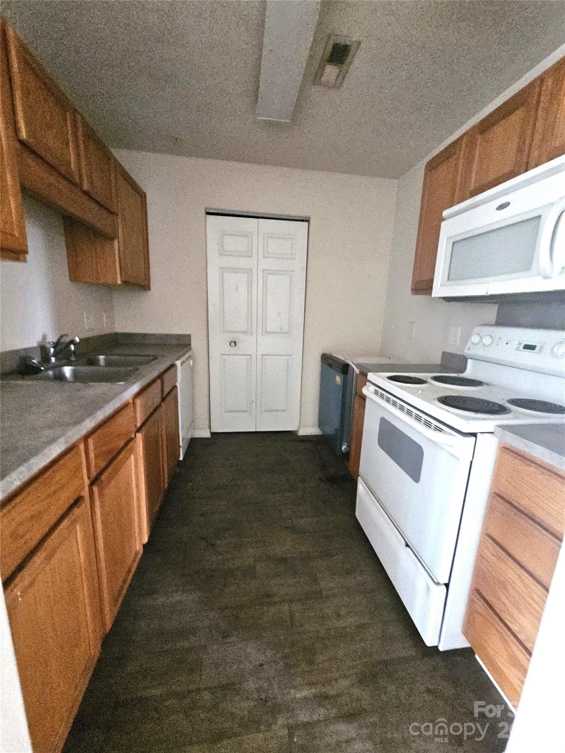 1162 Plaza Walk Drive