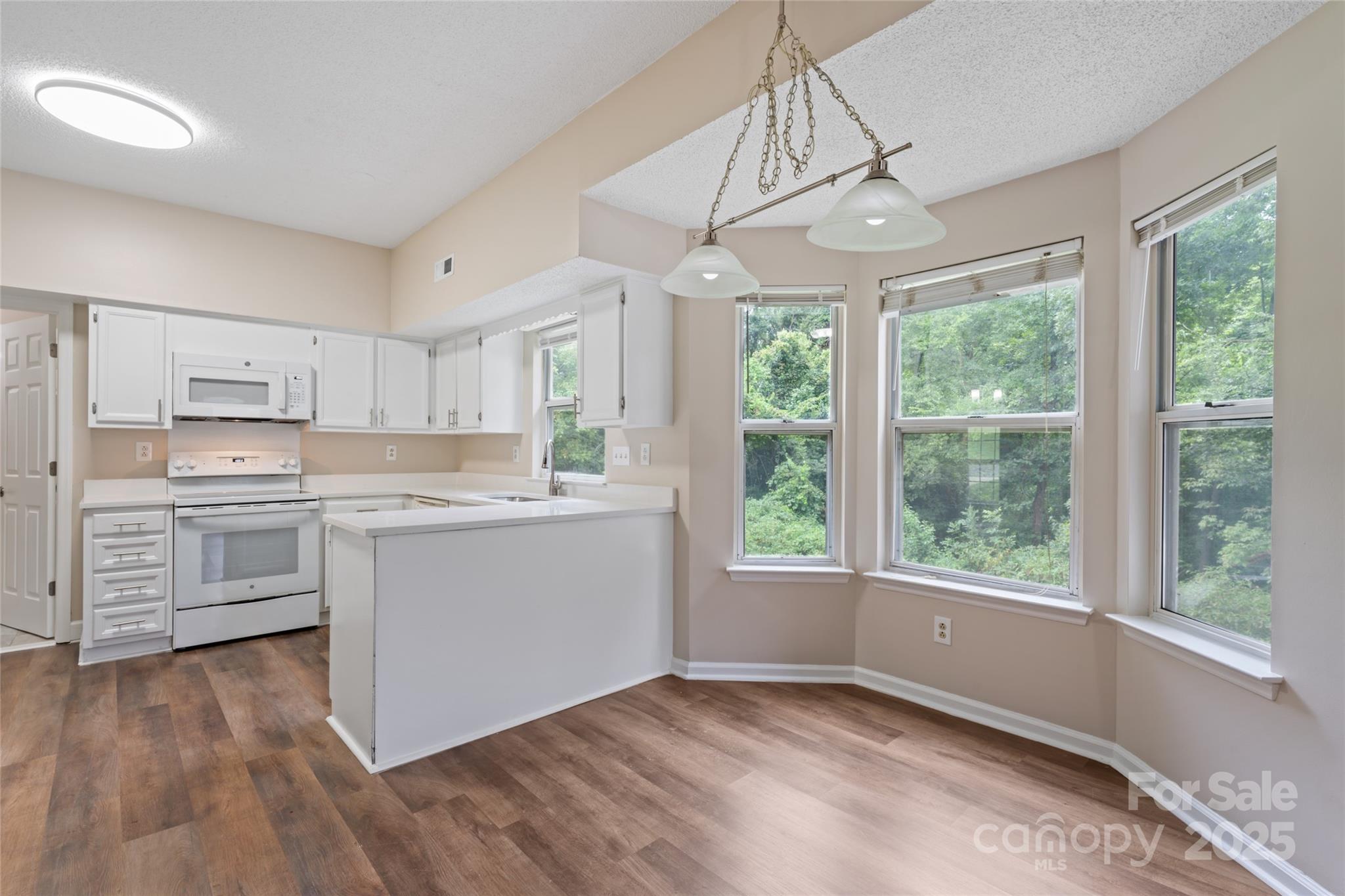 2813 Silkstream Lane