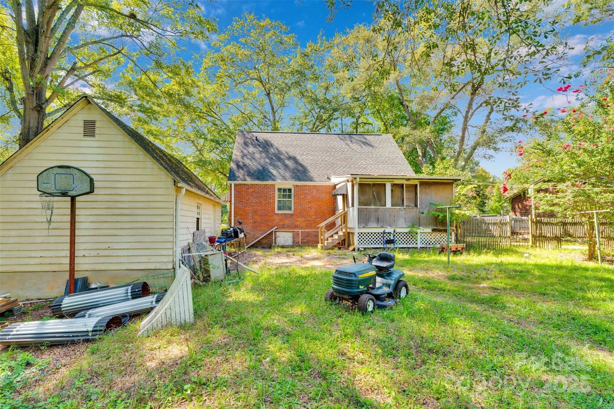 409 Gold Street
