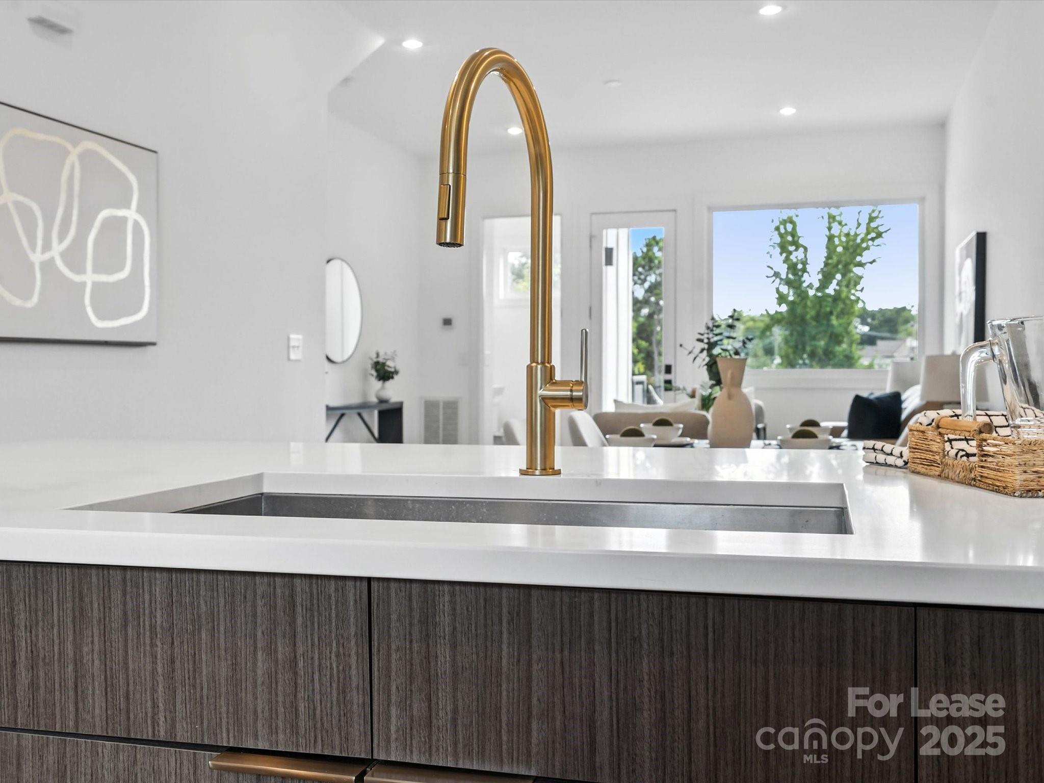 2653 Shenandoah Avenue