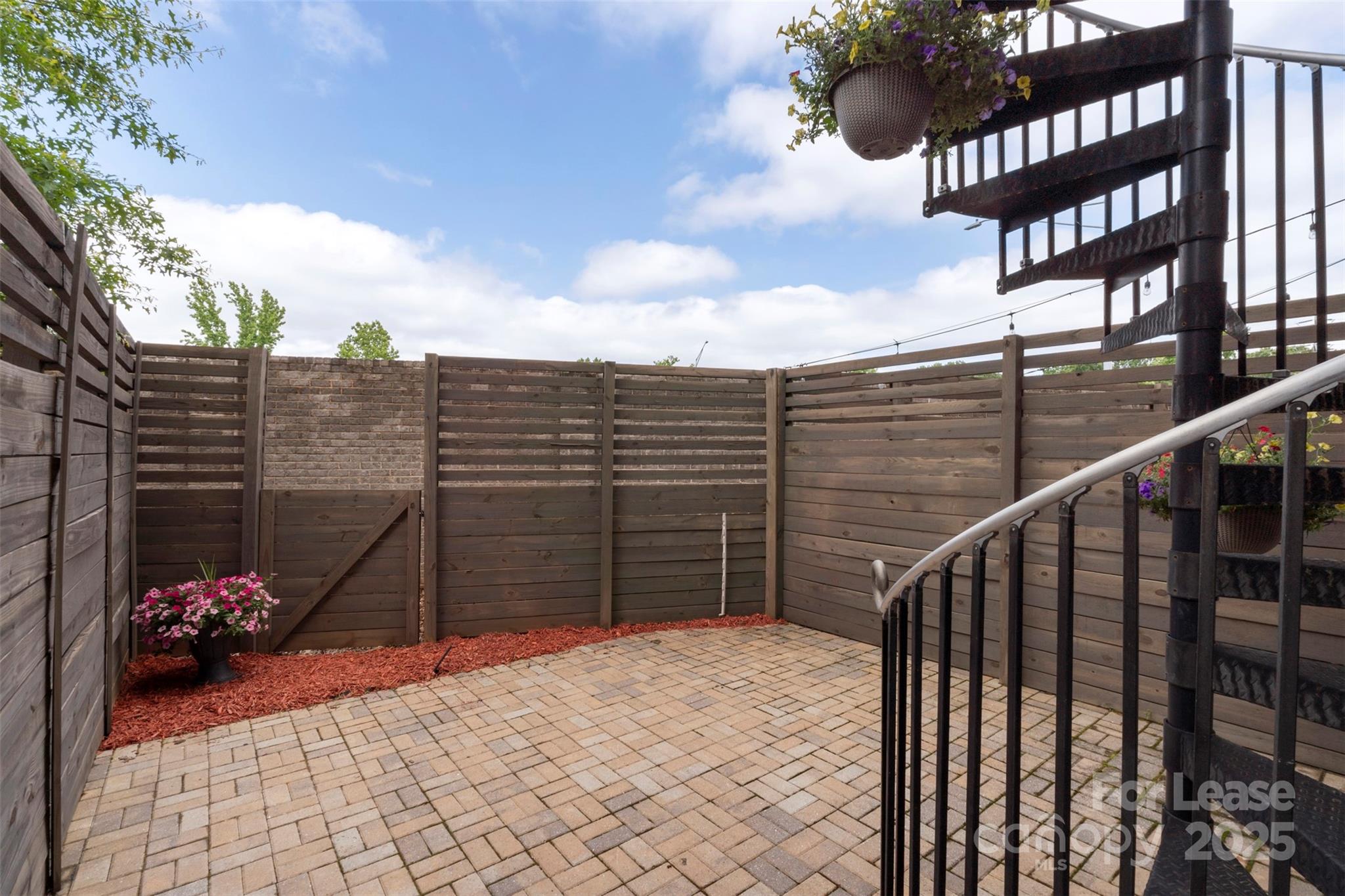 2653 Shenandoah Avenue