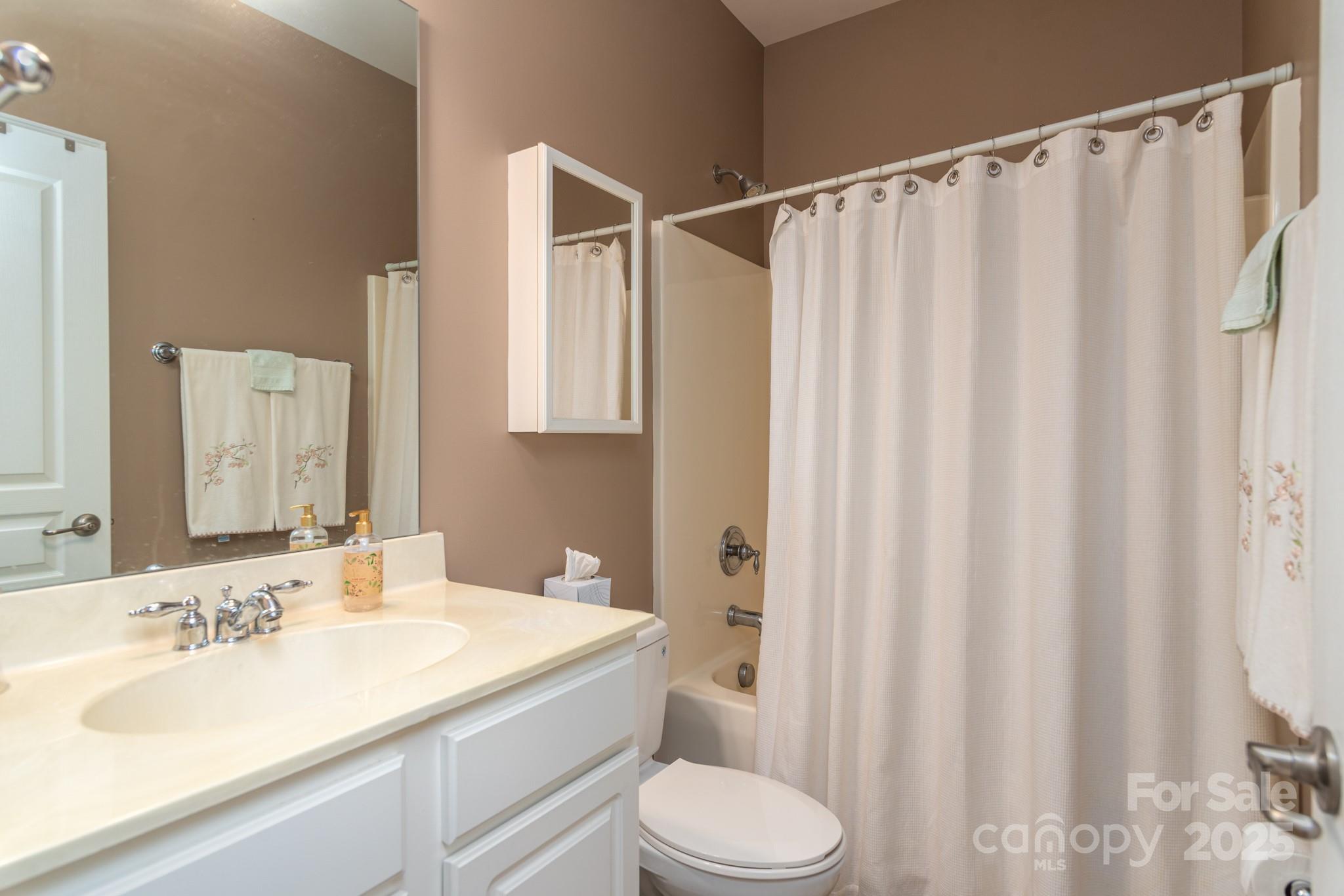 6423 Ridgeview Commons Drive