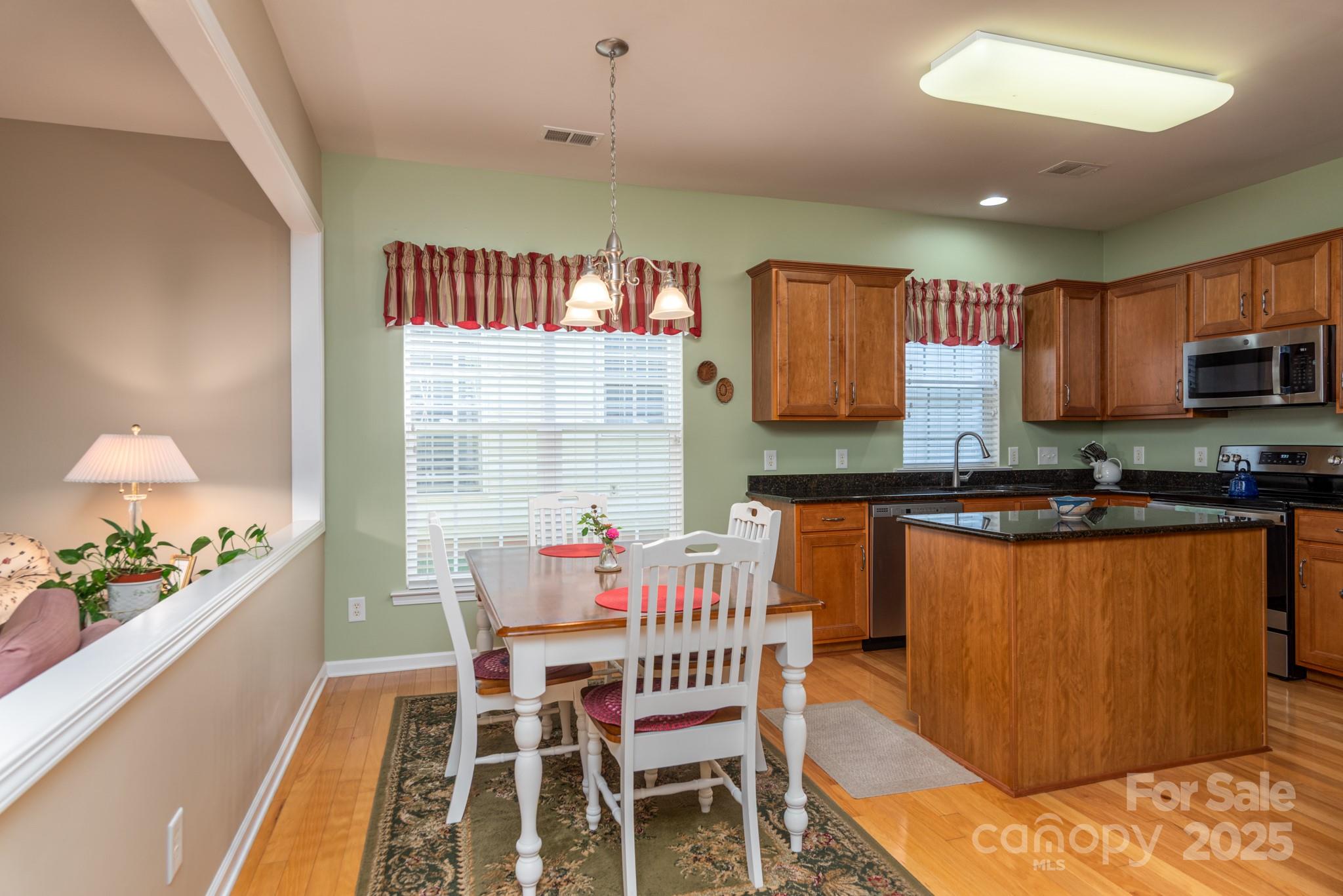 6423 Ridgeview Commons Drive