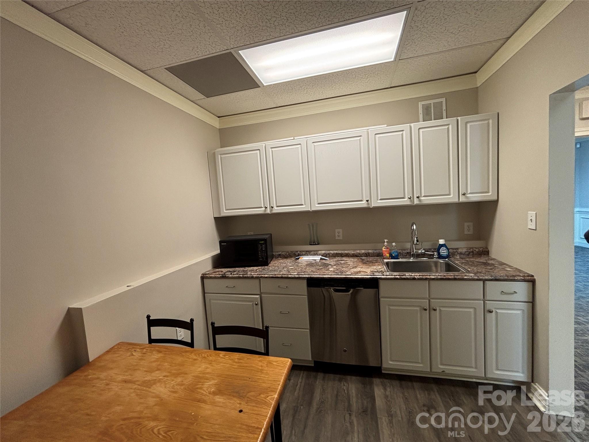 3121 Springbank Lane