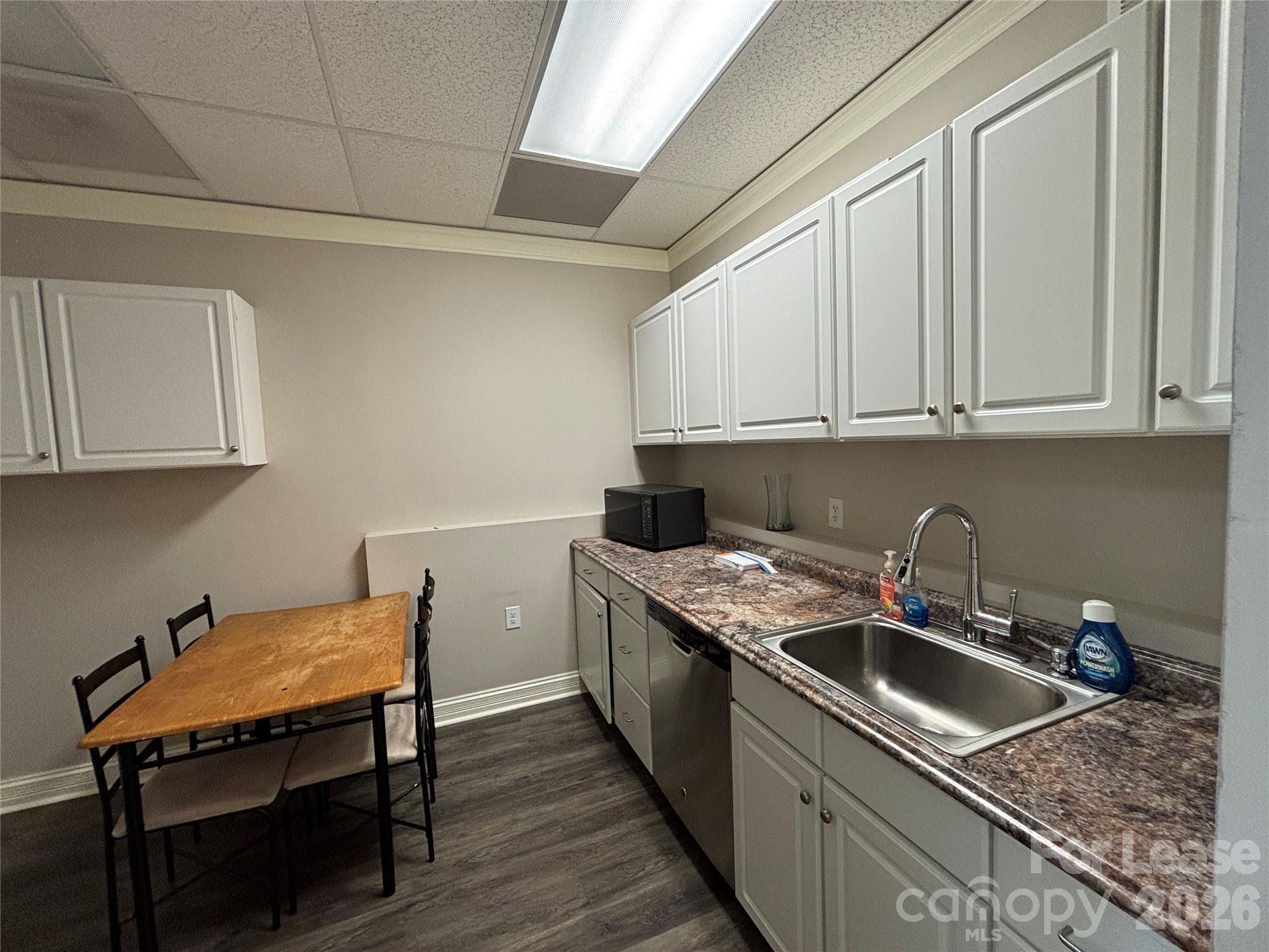3121 Springbank Lane