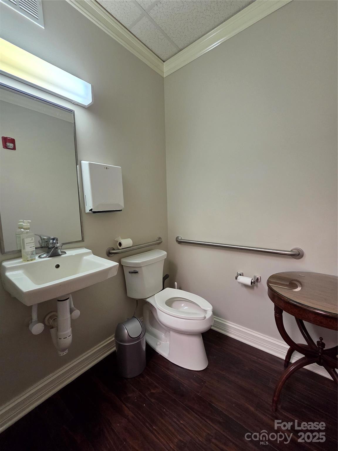 3121 Springbank Lane