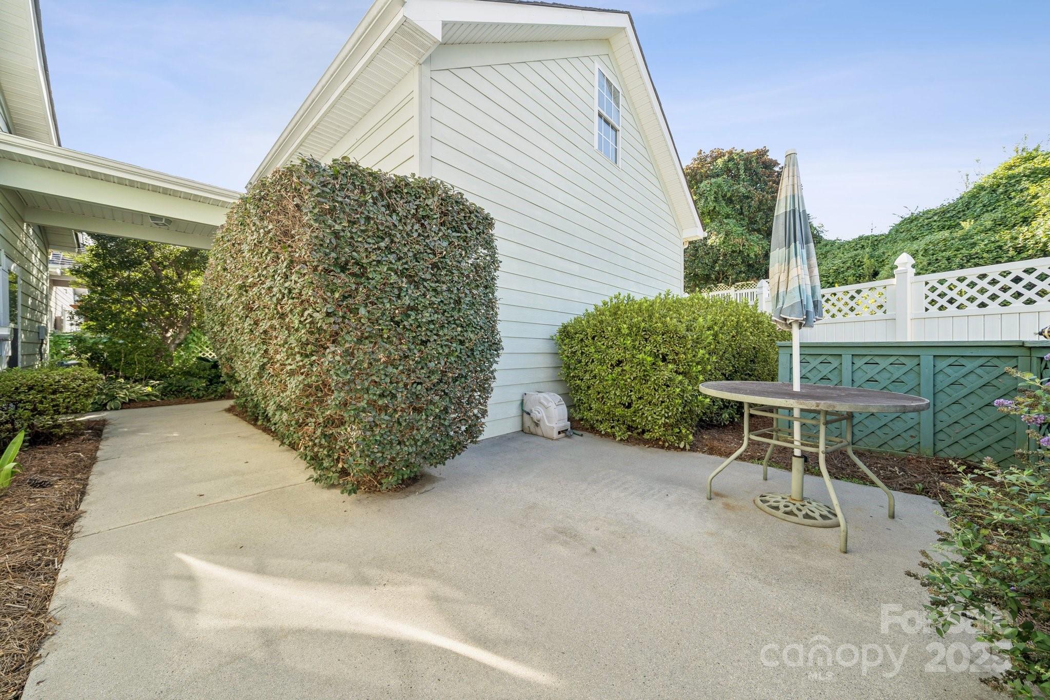 10011 Bishops Gate Boulevard