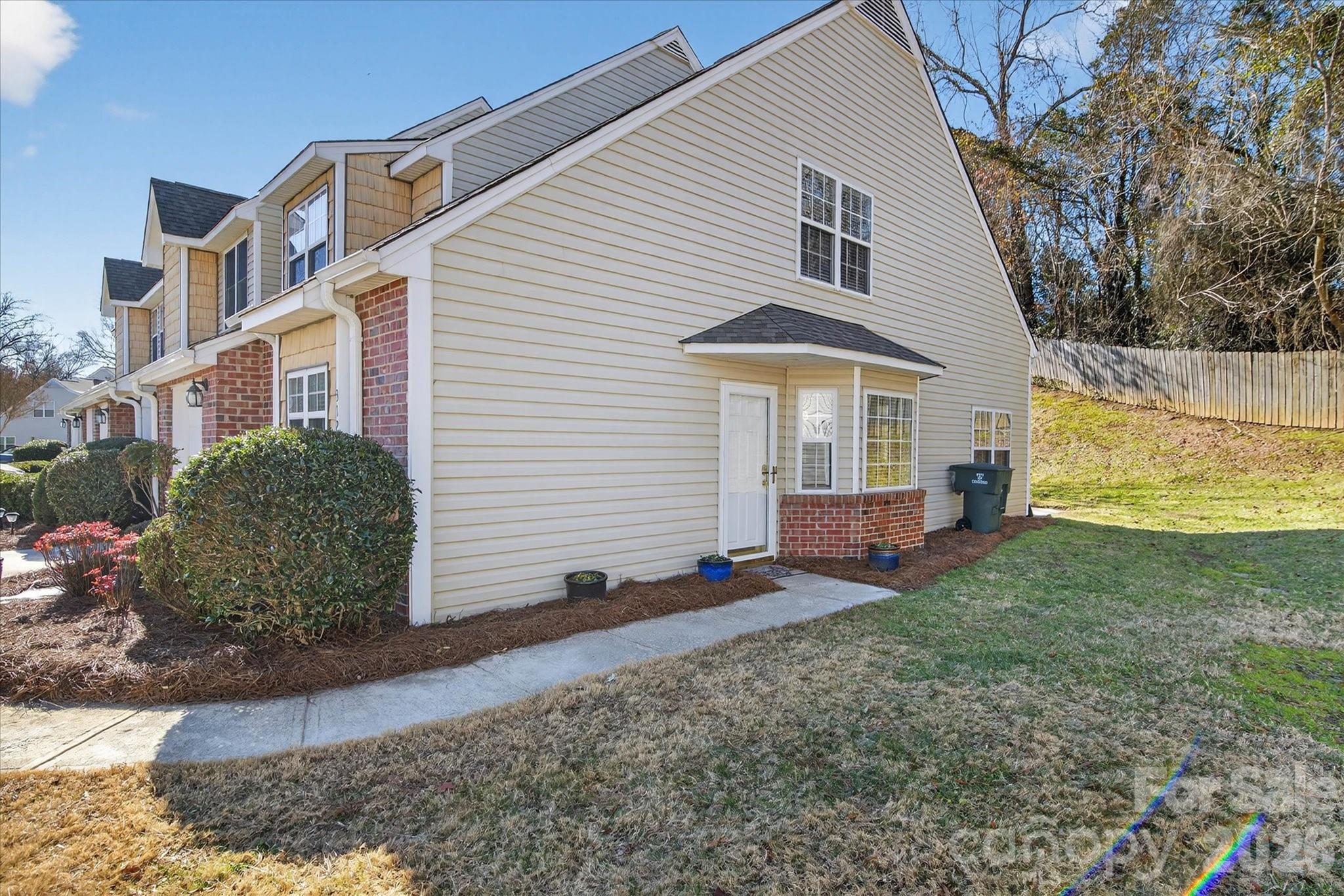 312 Valley Brook Lane SE