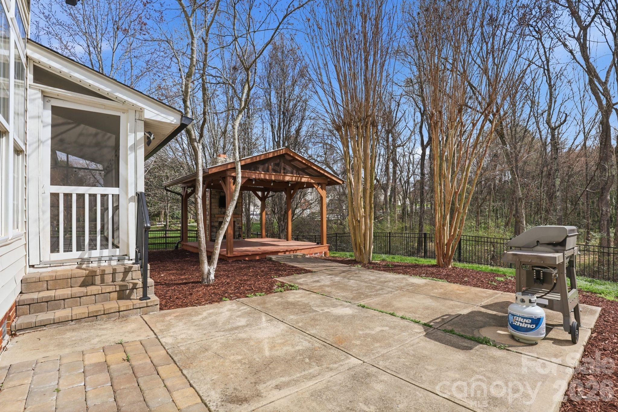 3909 Meadow Green Drive