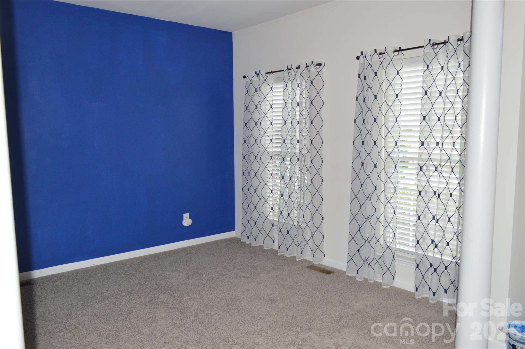 3909 Meadow Green Drive