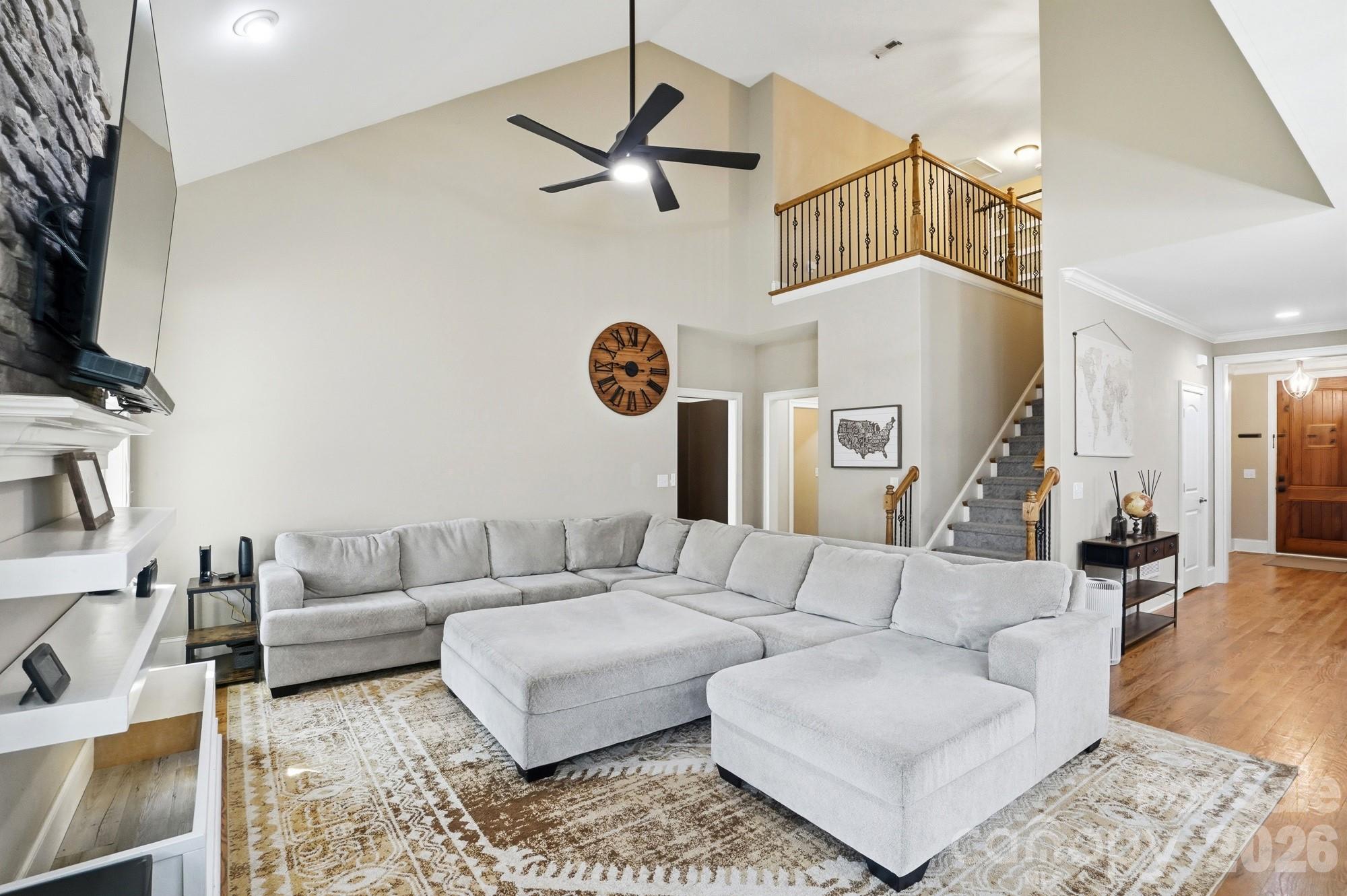 135 Lakeshore Hills Drive