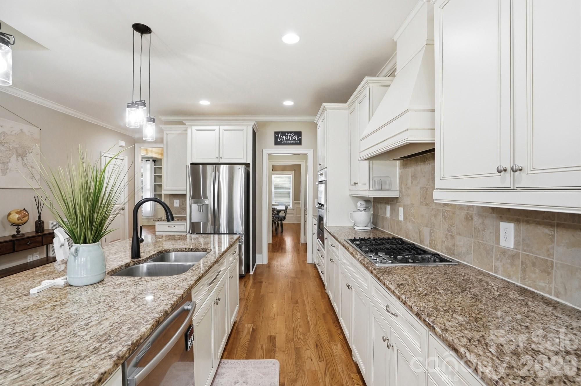 135 Lakeshore Hills Drive