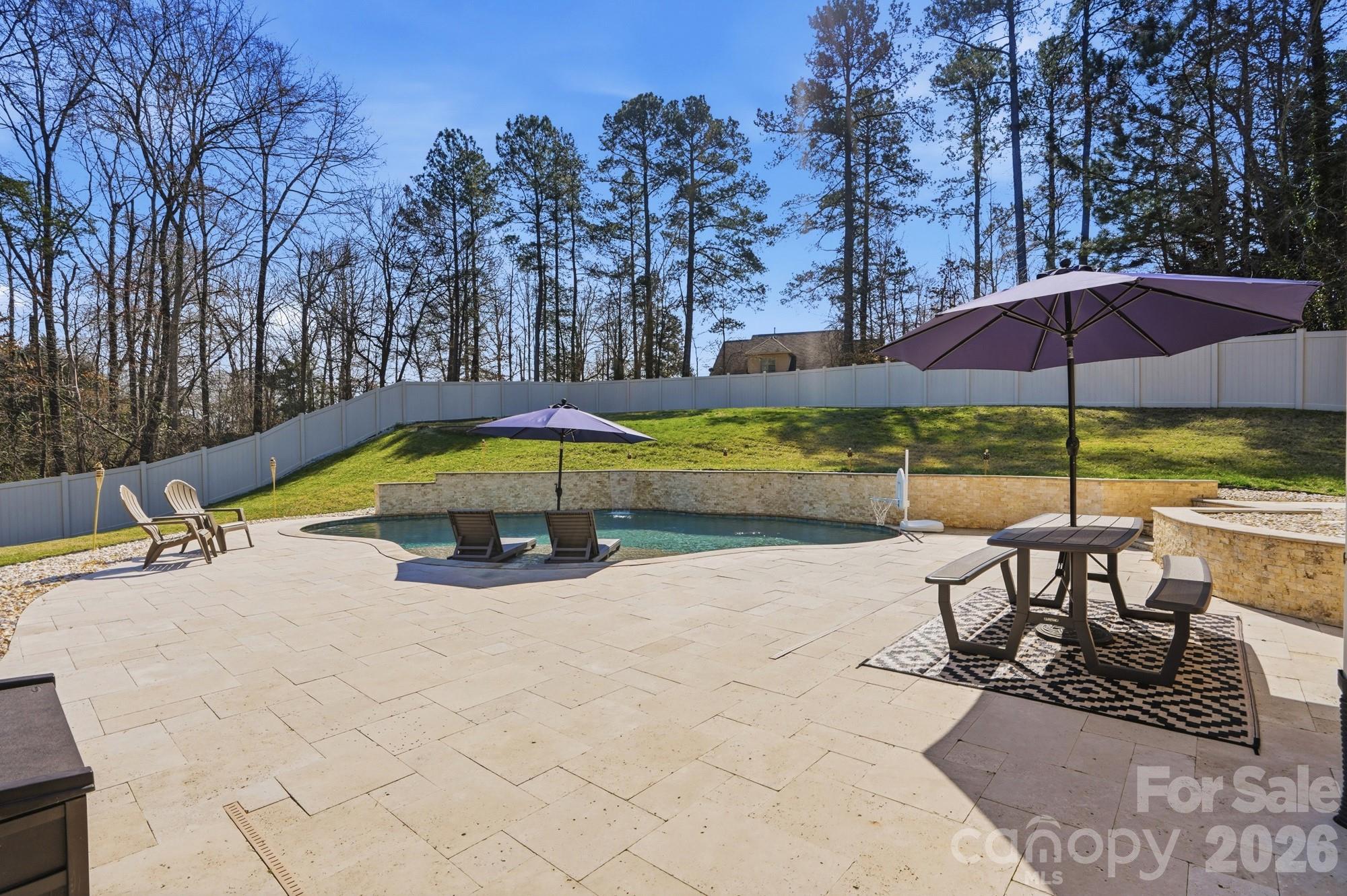 135 Lakeshore Hills Drive