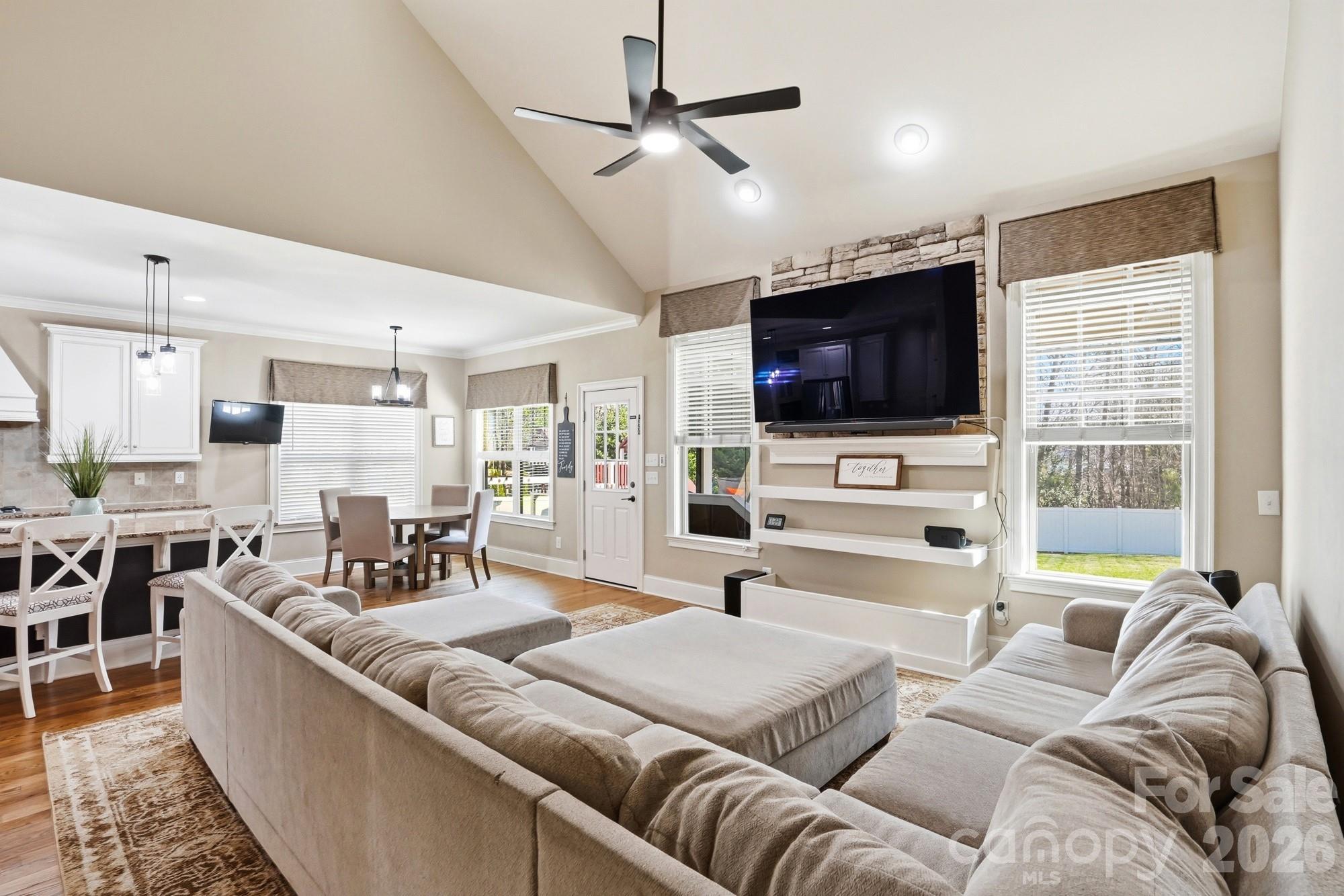 135 Lakeshore Hills Drive