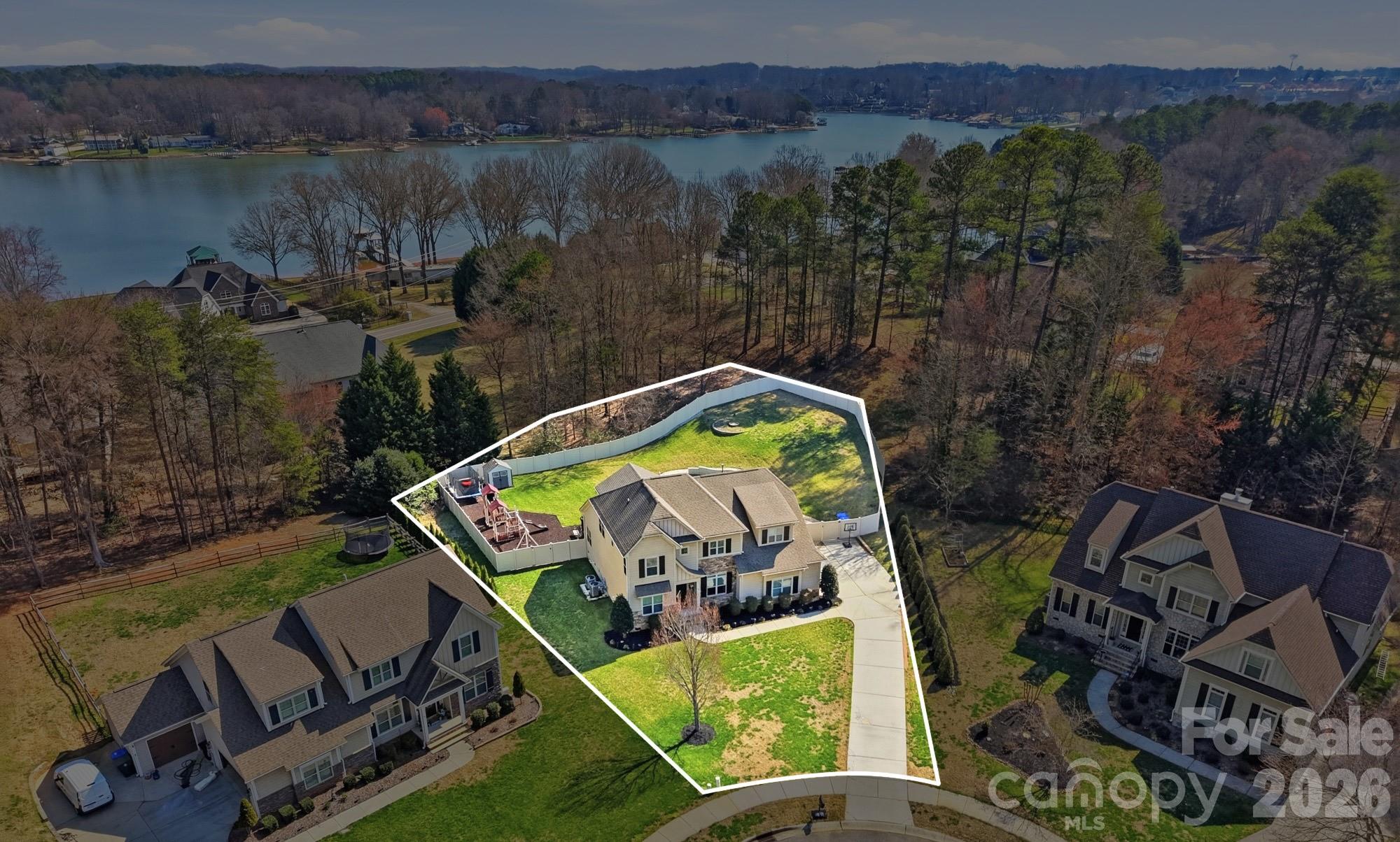 135 Lakeshore Hills Drive