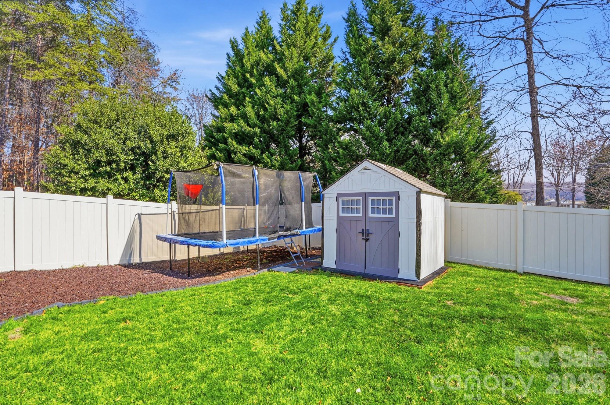 135 Lakeshore Hills Drive