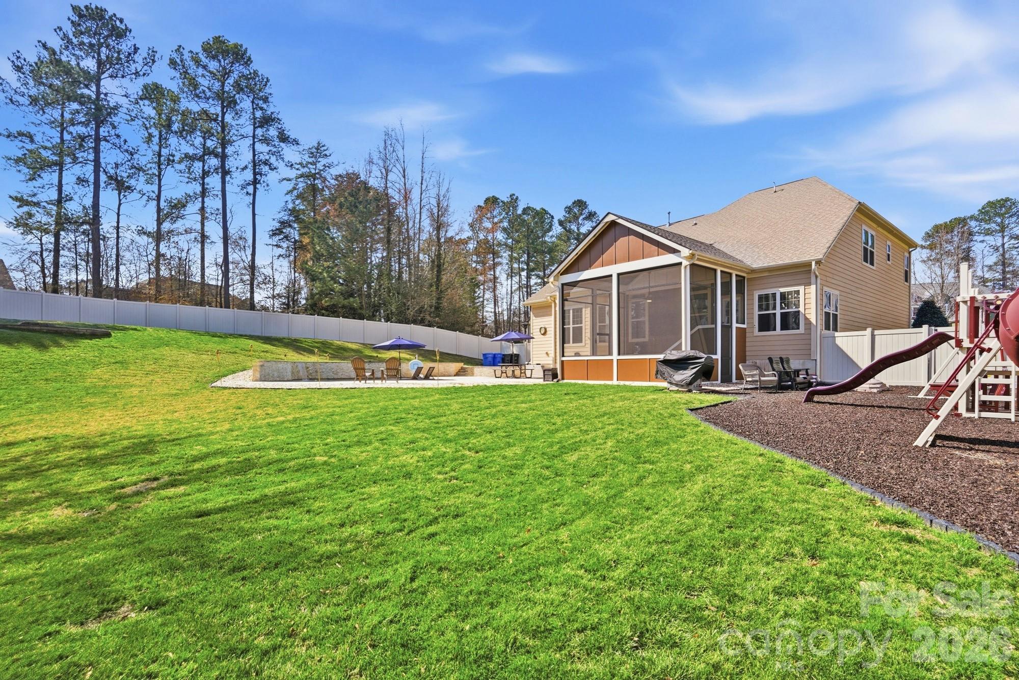 135 Lakeshore Hills Drive
