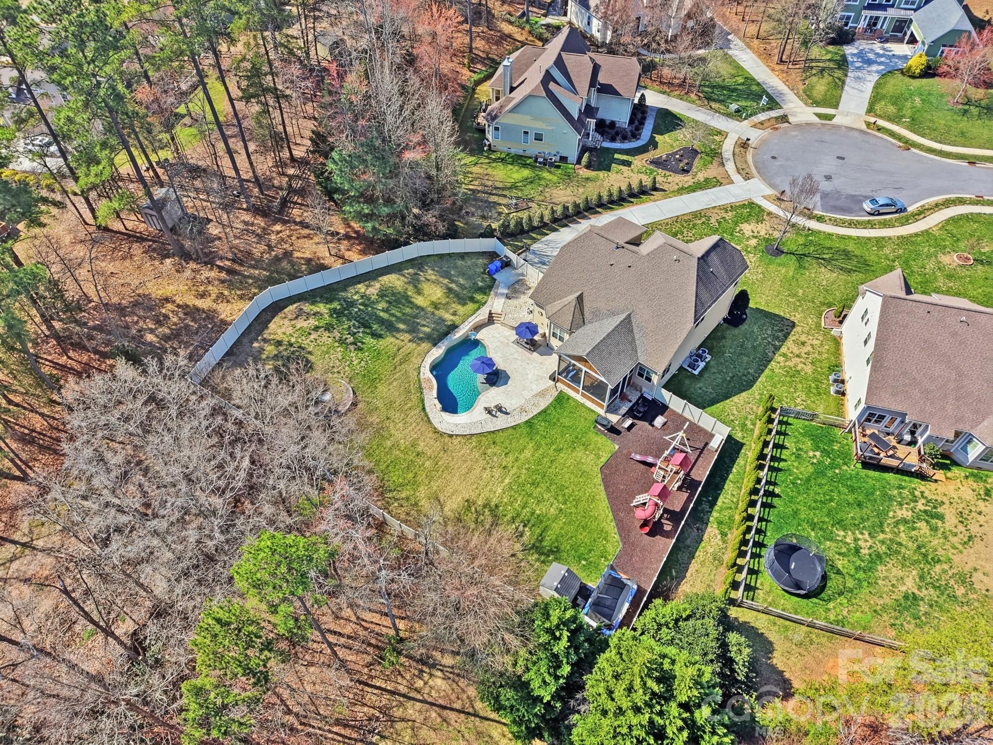 135 Lakeshore Hills Drive