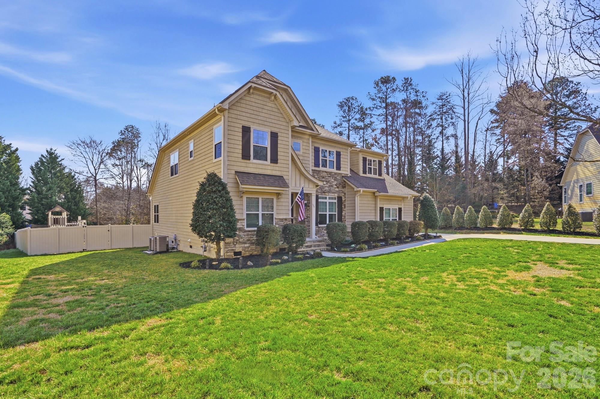 135 Lakeshore Hills Drive