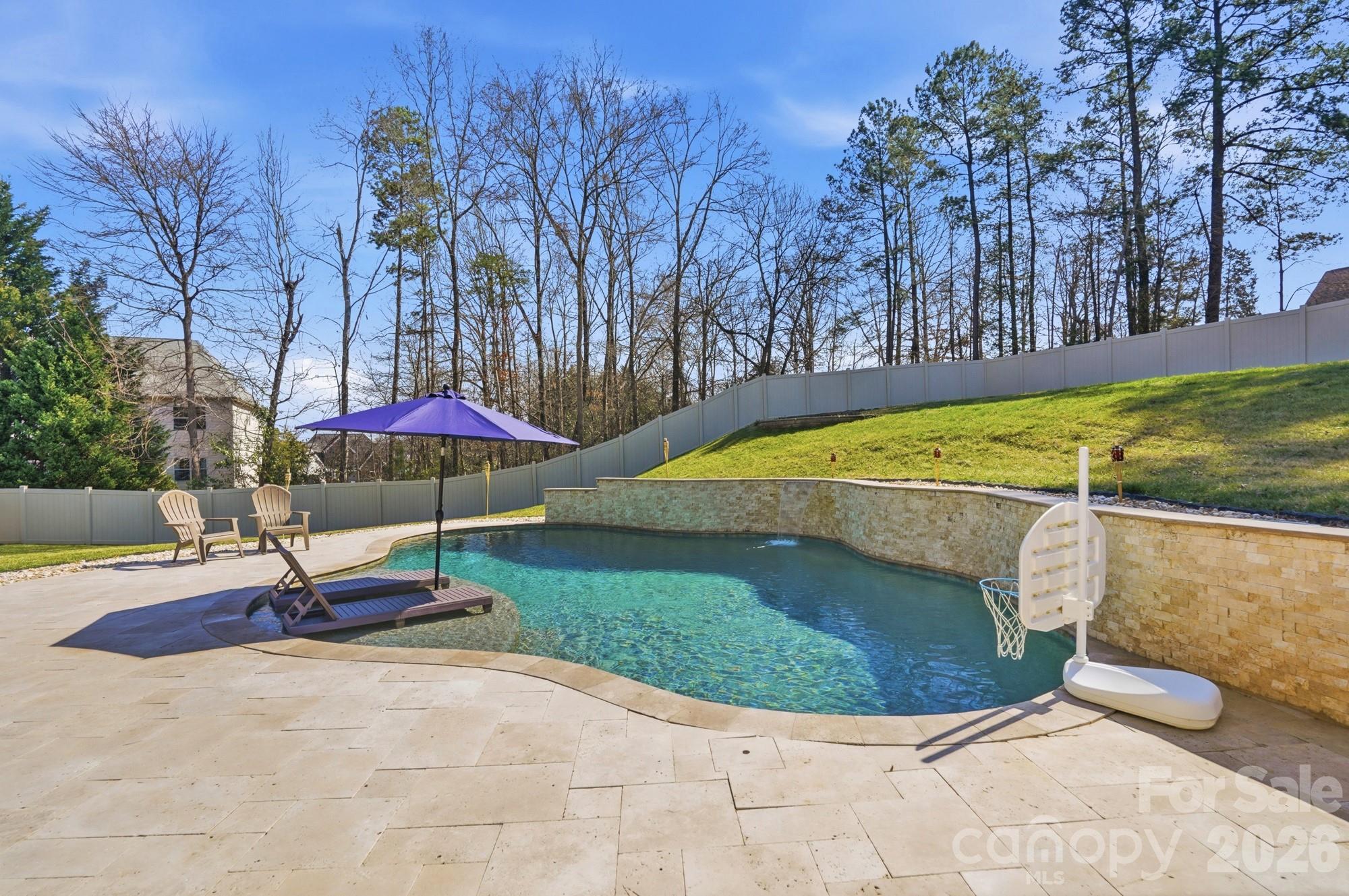 135 Lakeshore Hills Drive