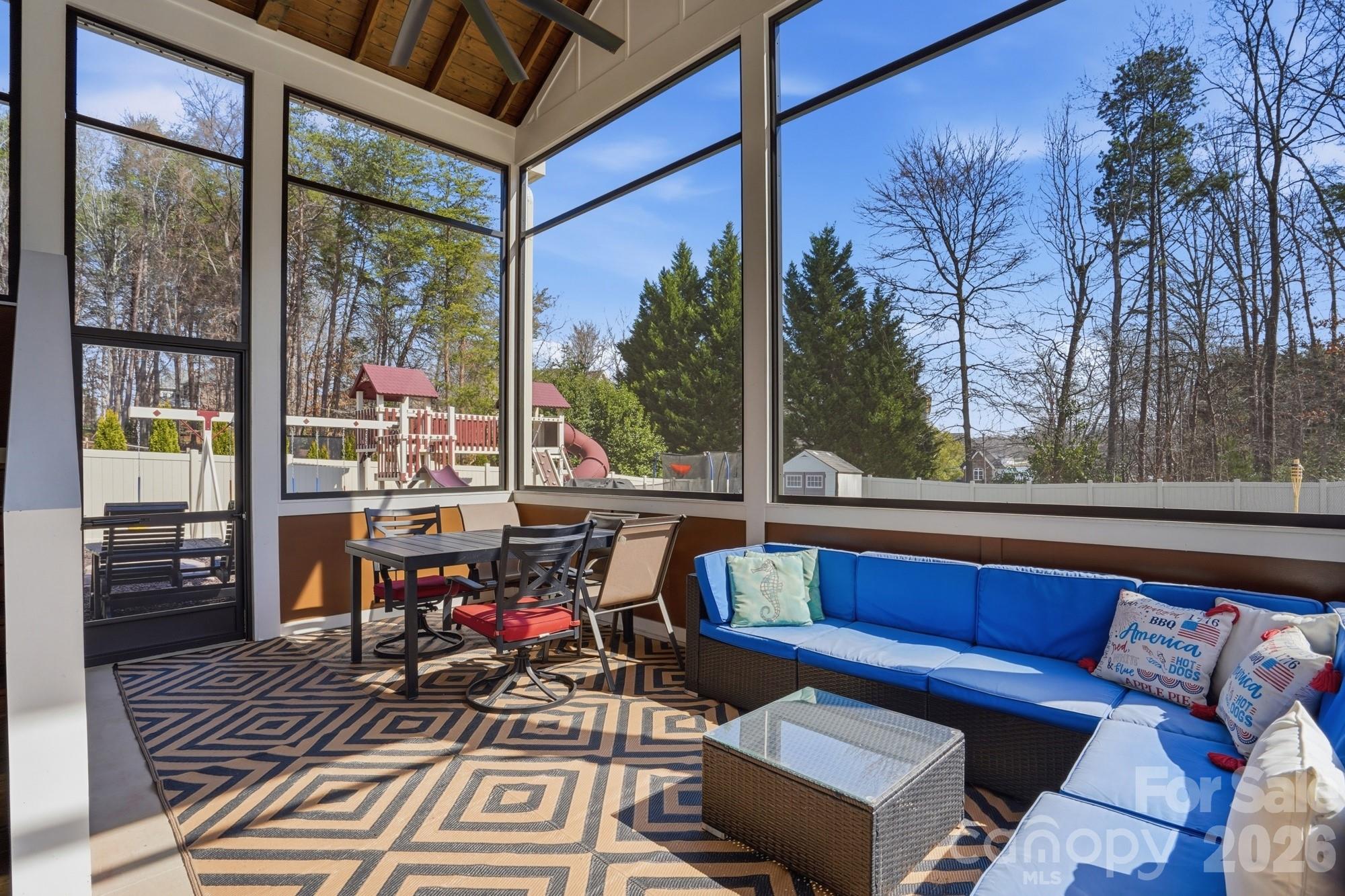 135 Lakeshore Hills Drive