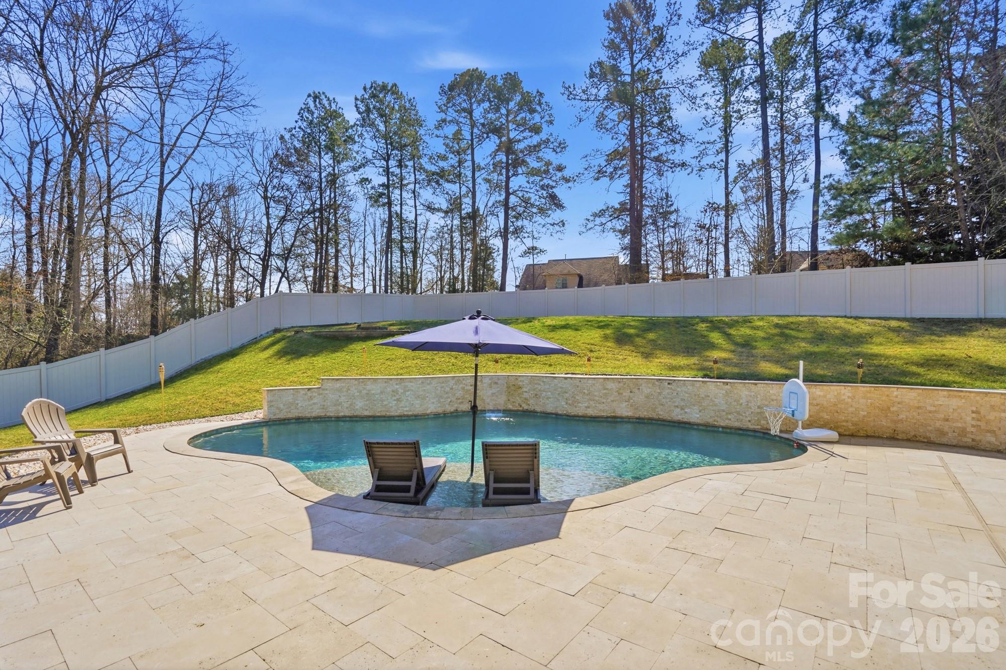 135 Lakeshore Hills Drive