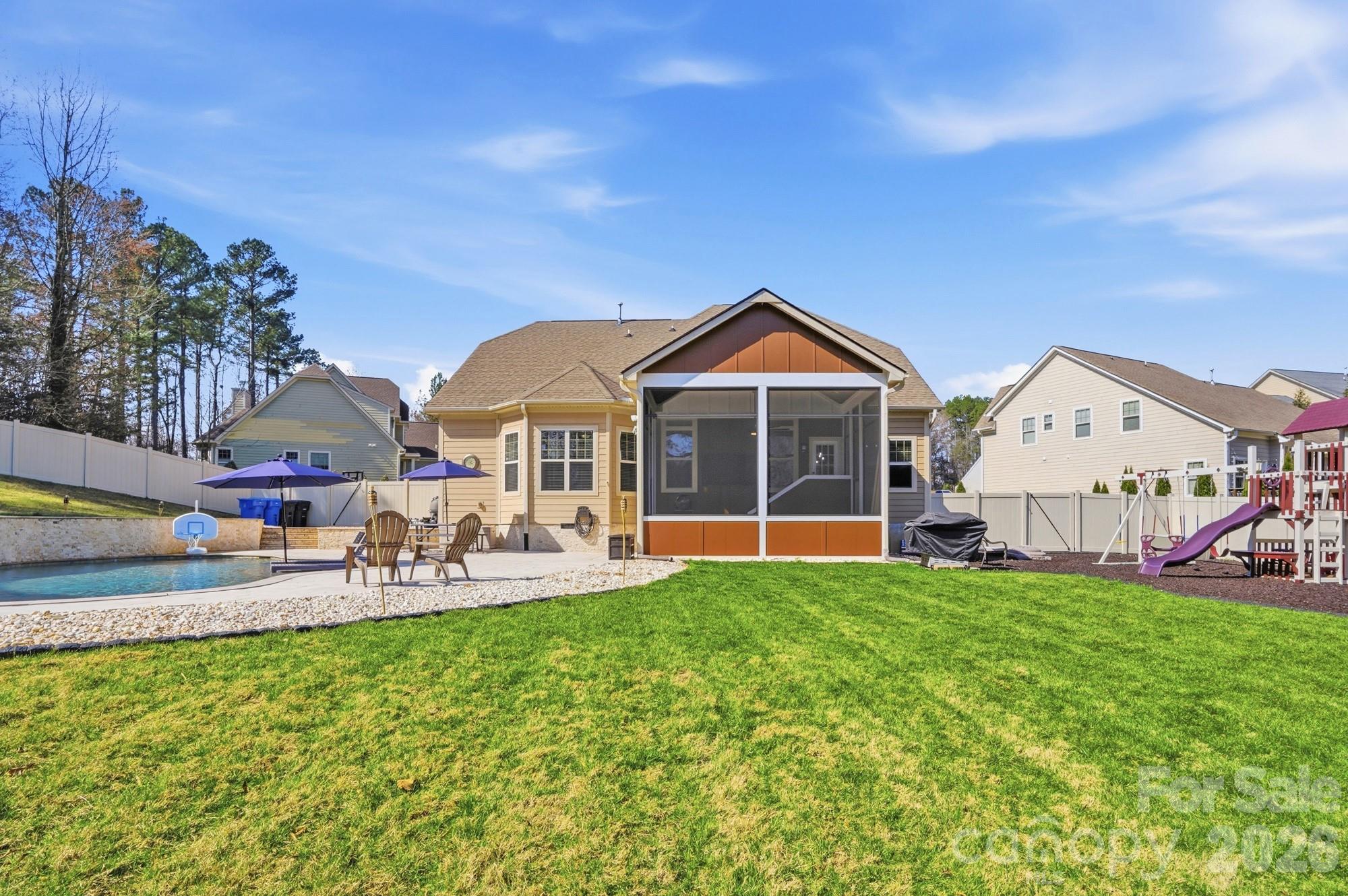 135 Lakeshore Hills Drive