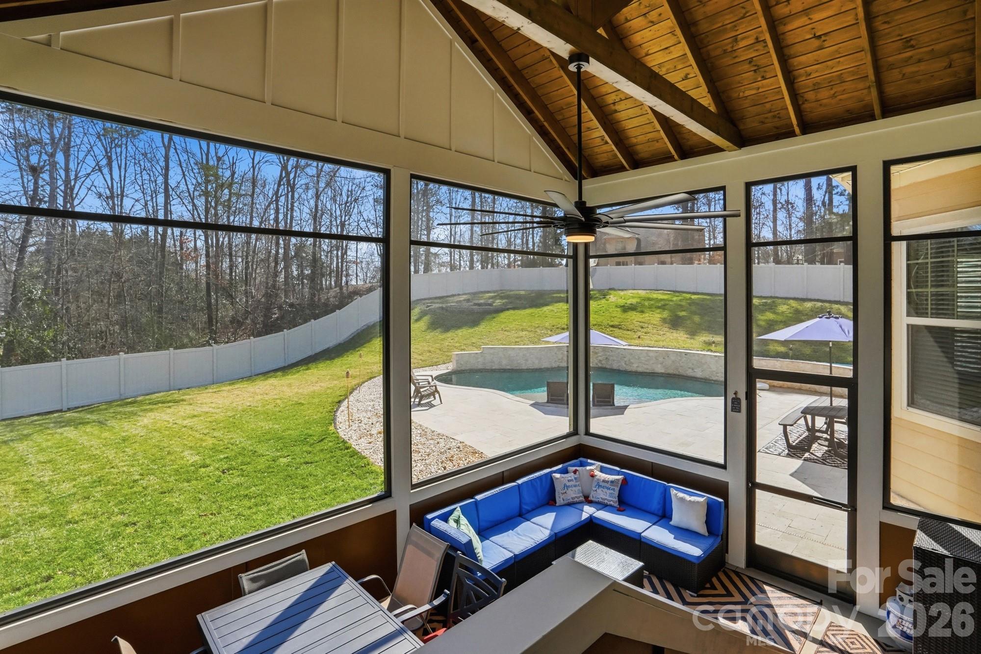 135 Lakeshore Hills Drive