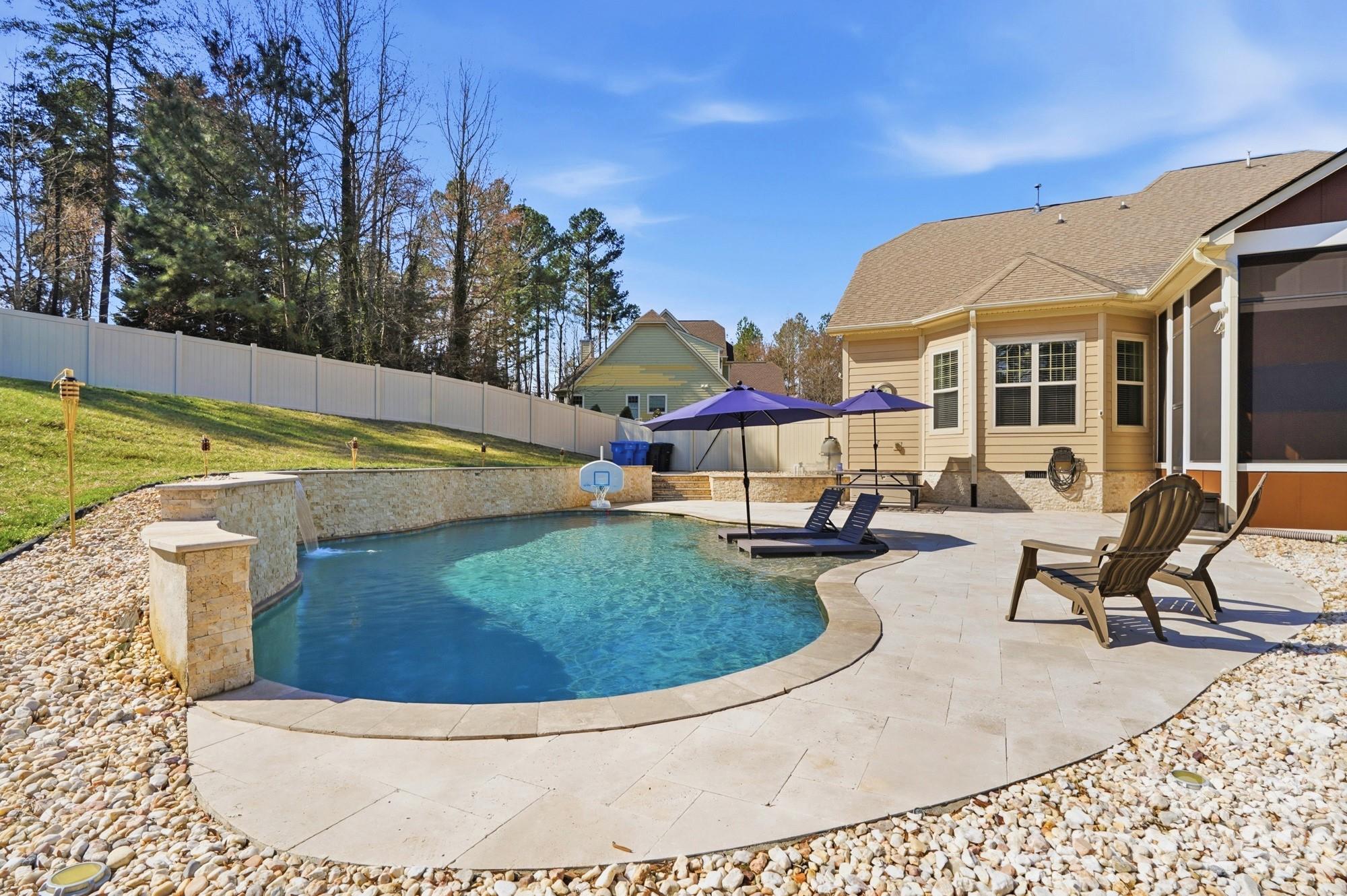 135 Lakeshore Hills Drive