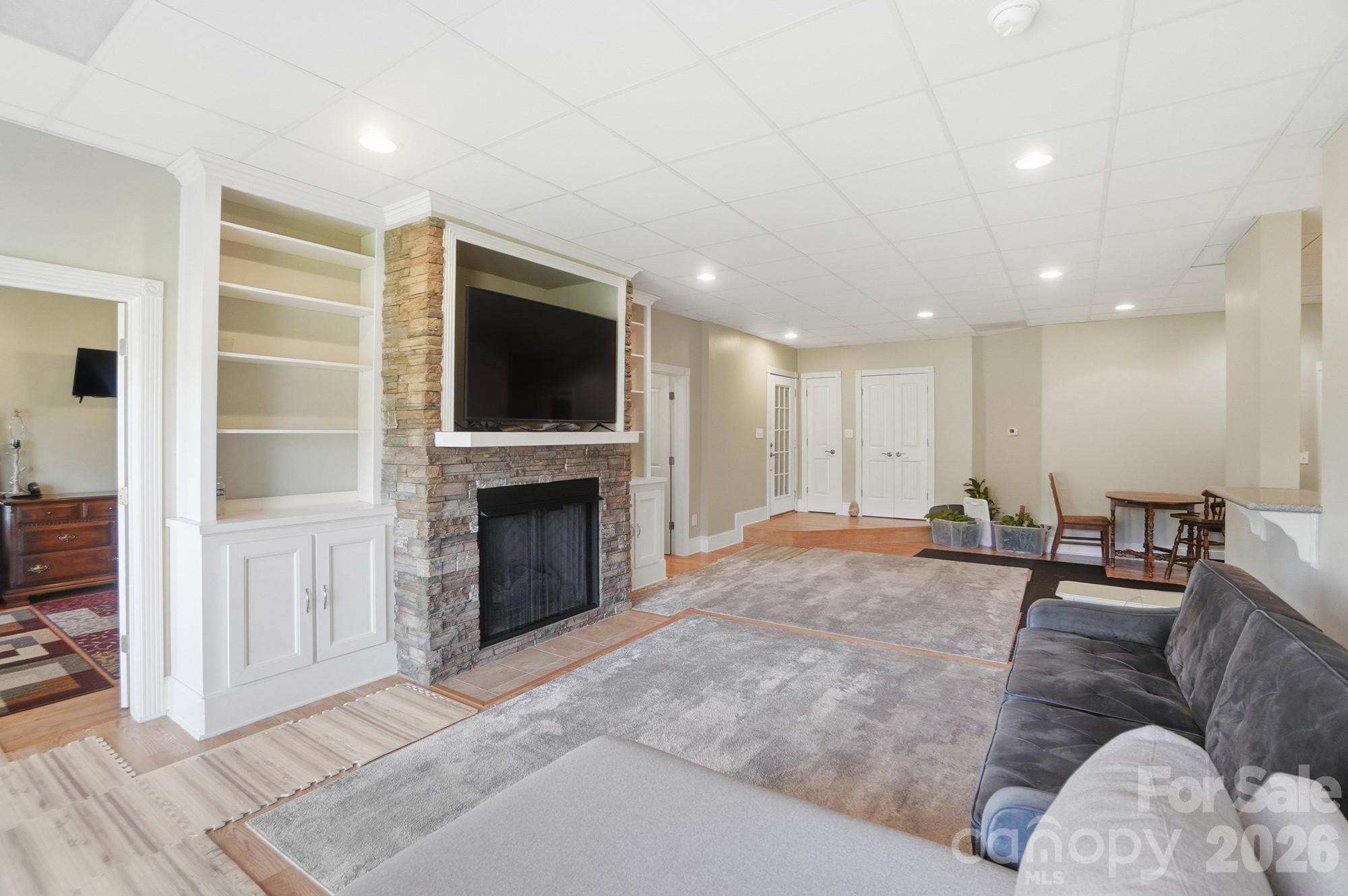186 Hazelton Loop