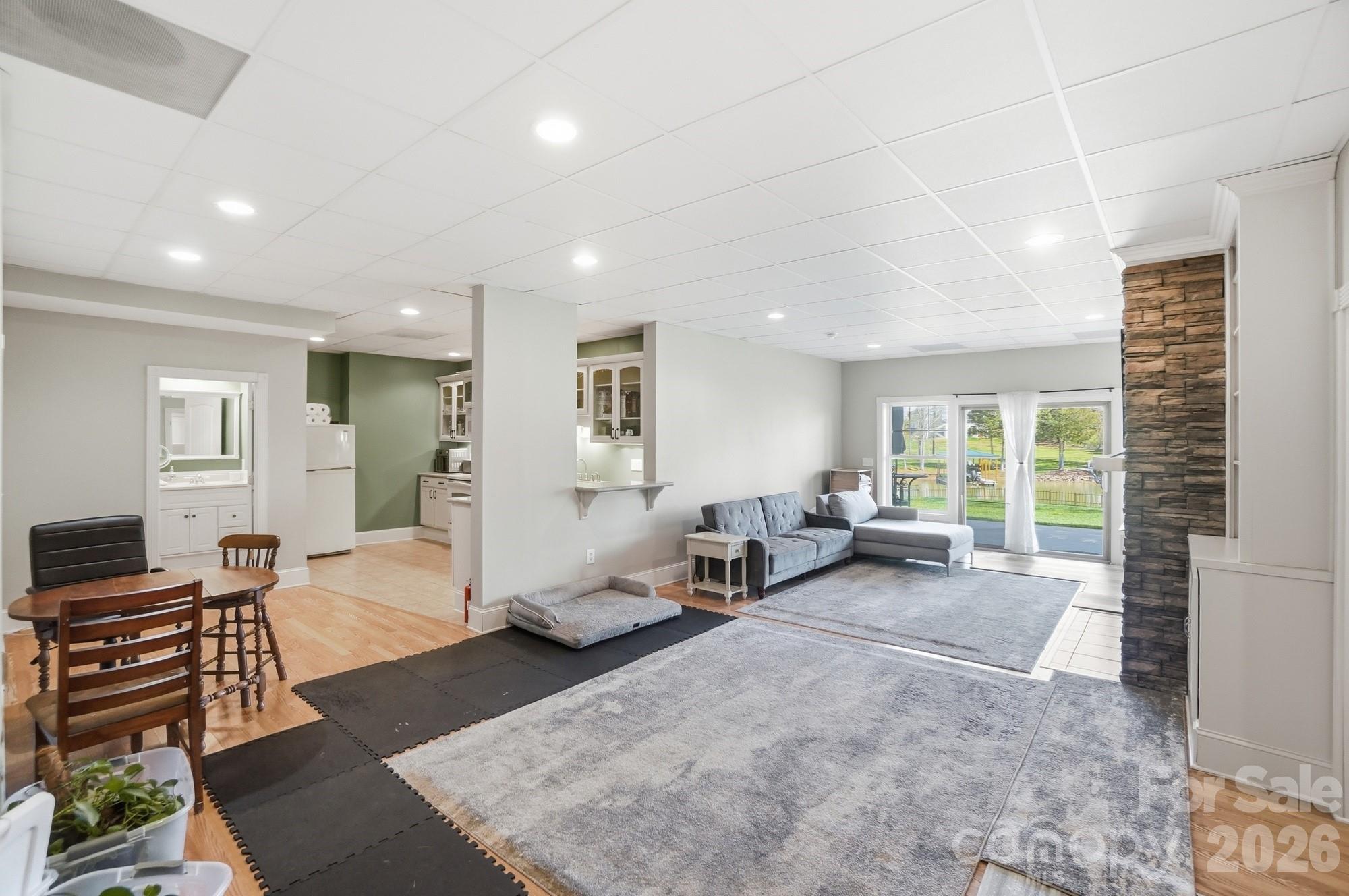 186 Hazelton Loop